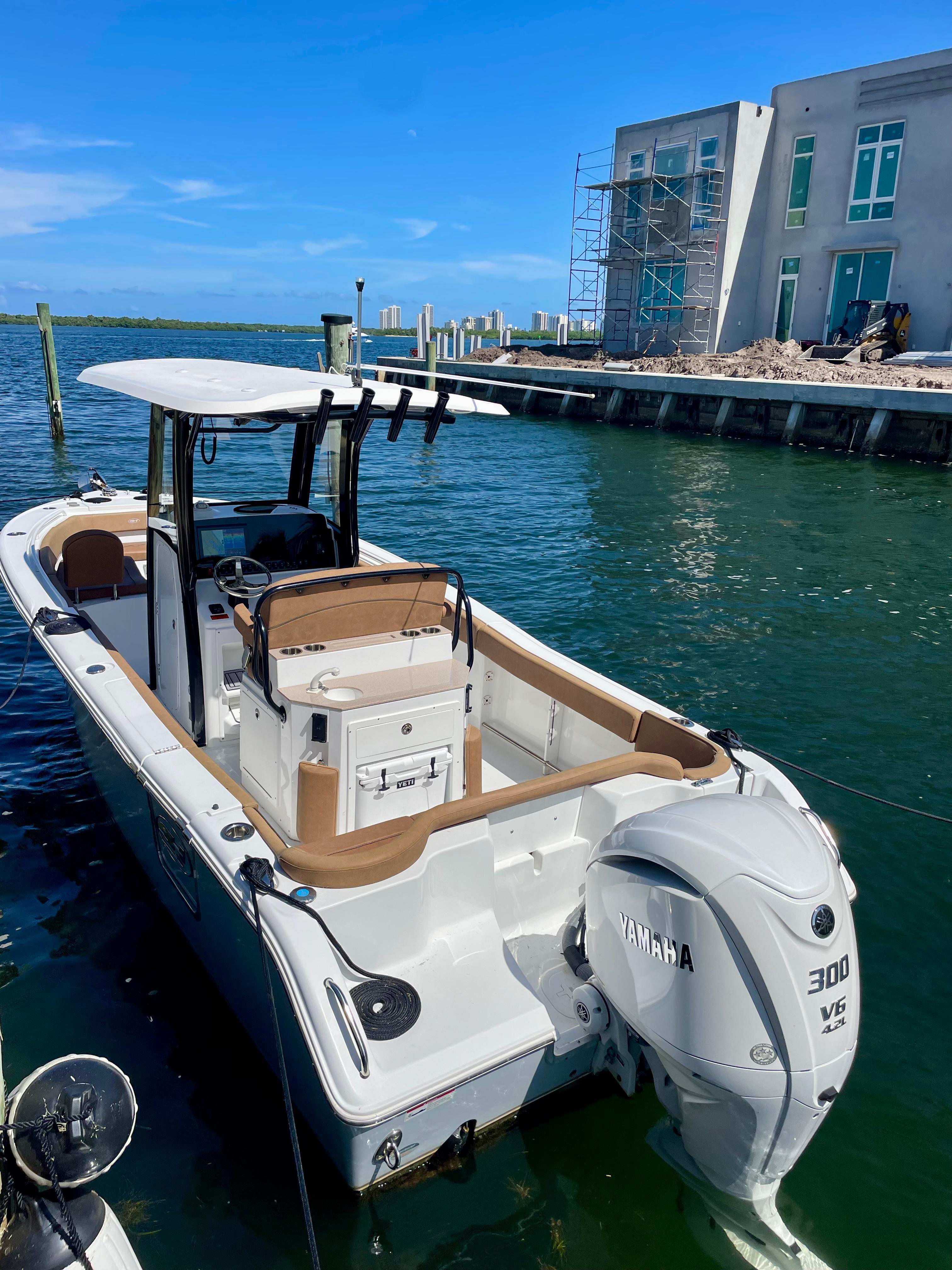 2023-sea-hunt-ultra-255-se-power-9521919-20240827074609461-1_XLARGE