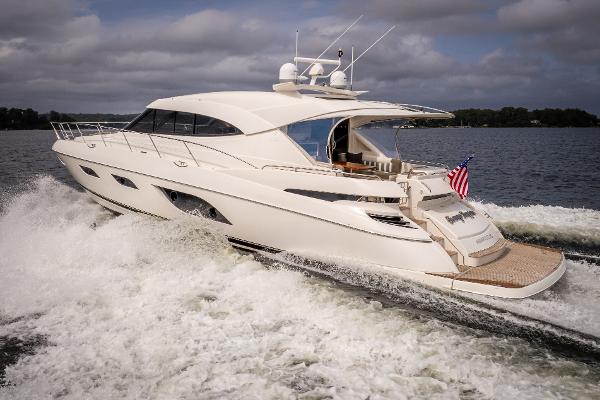 2017 Riviera 6000 Sport Yacht