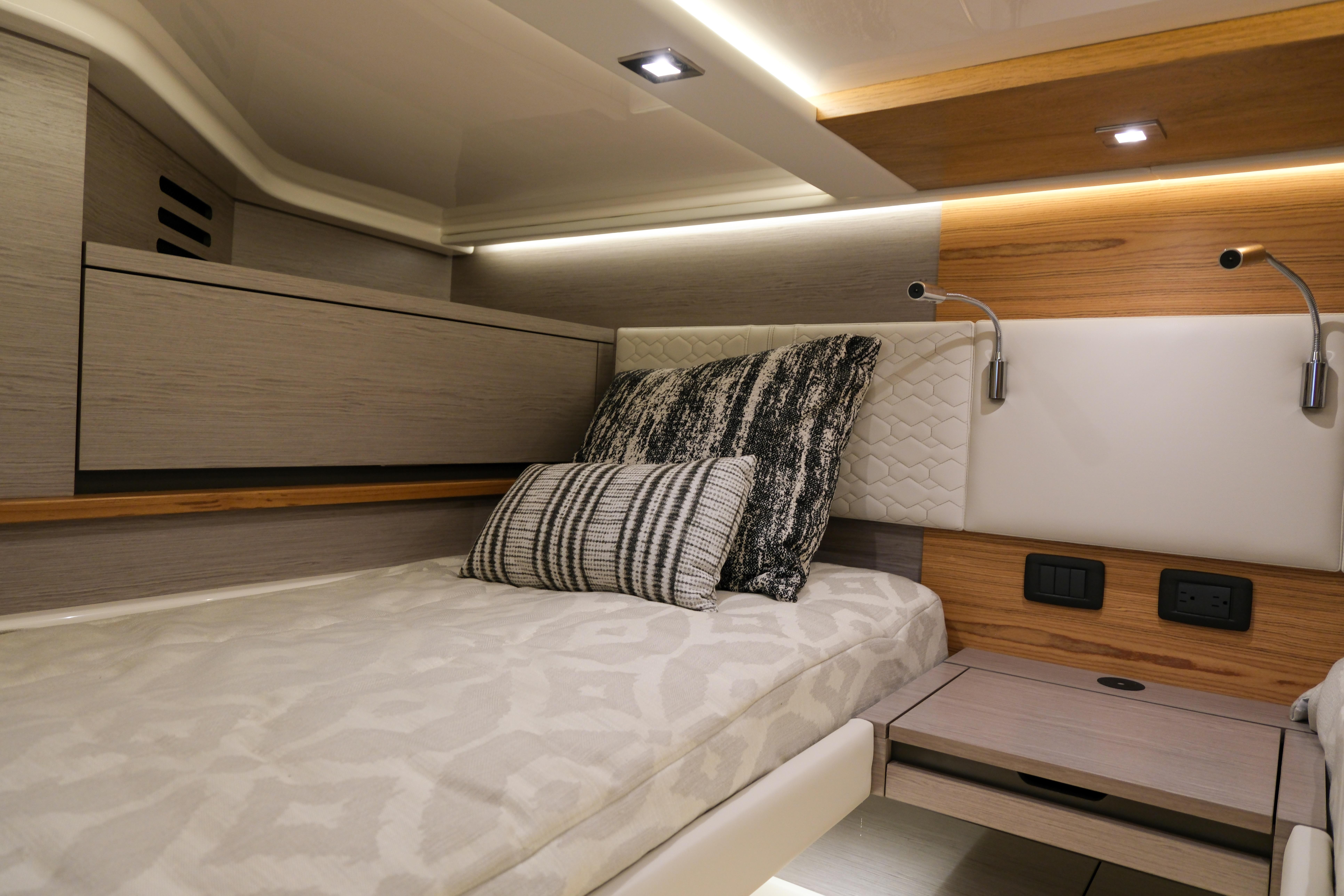Tiara Yachts-48 LS 2023-FEELING KNOTTY FL-US-9681933 | Thumbnail