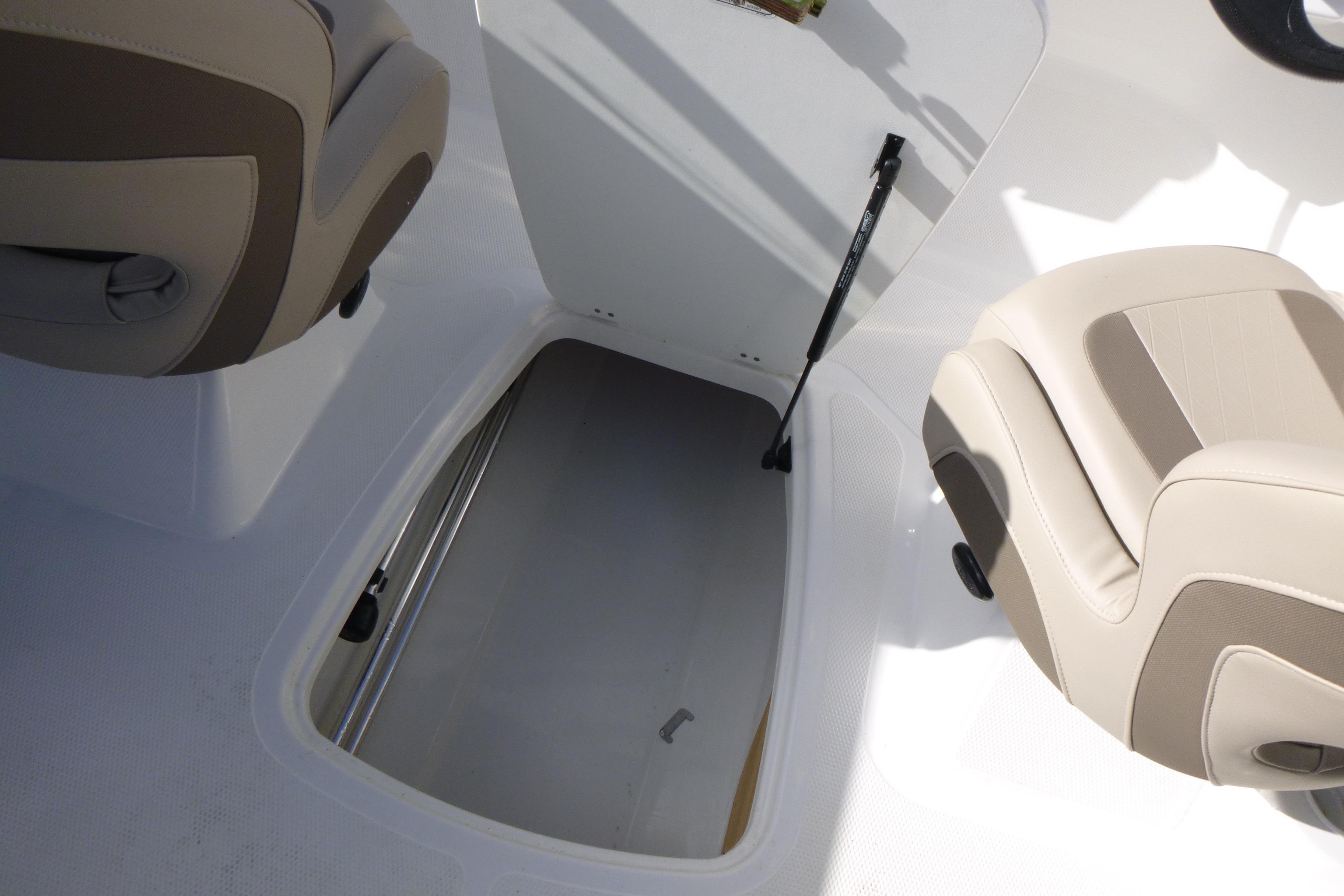 2024 Tahoe 185 S Gallery