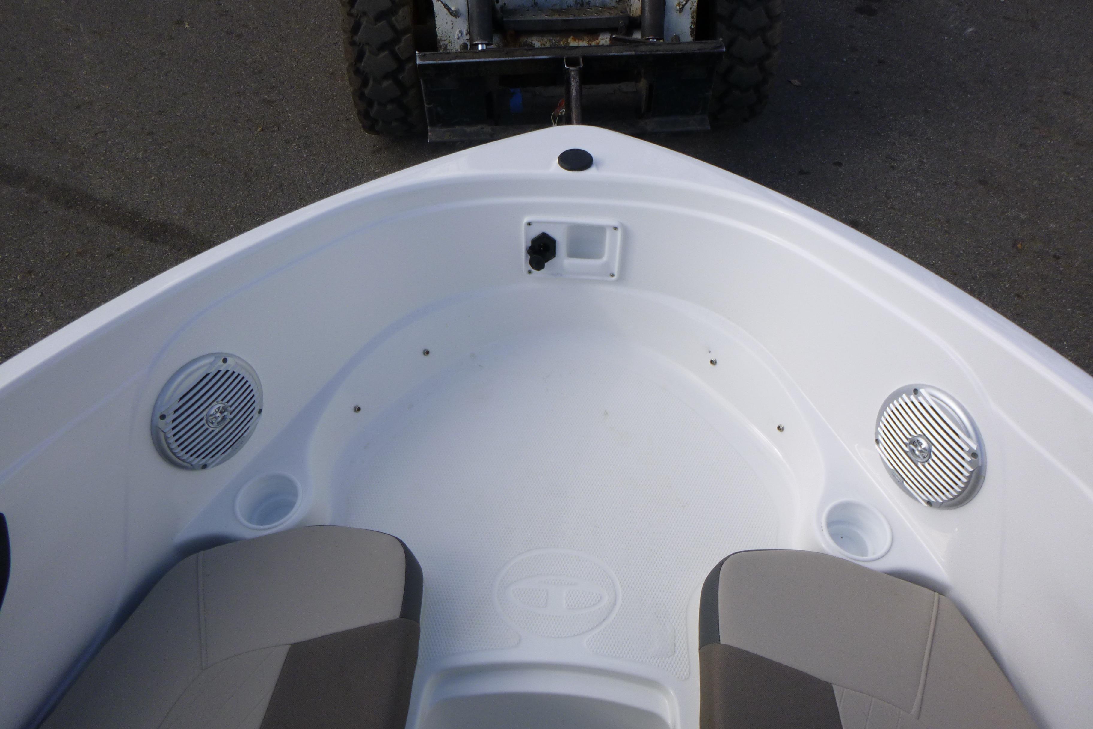 2024 Tahoe 185 S Gallery