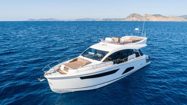 2022 Sealine F530