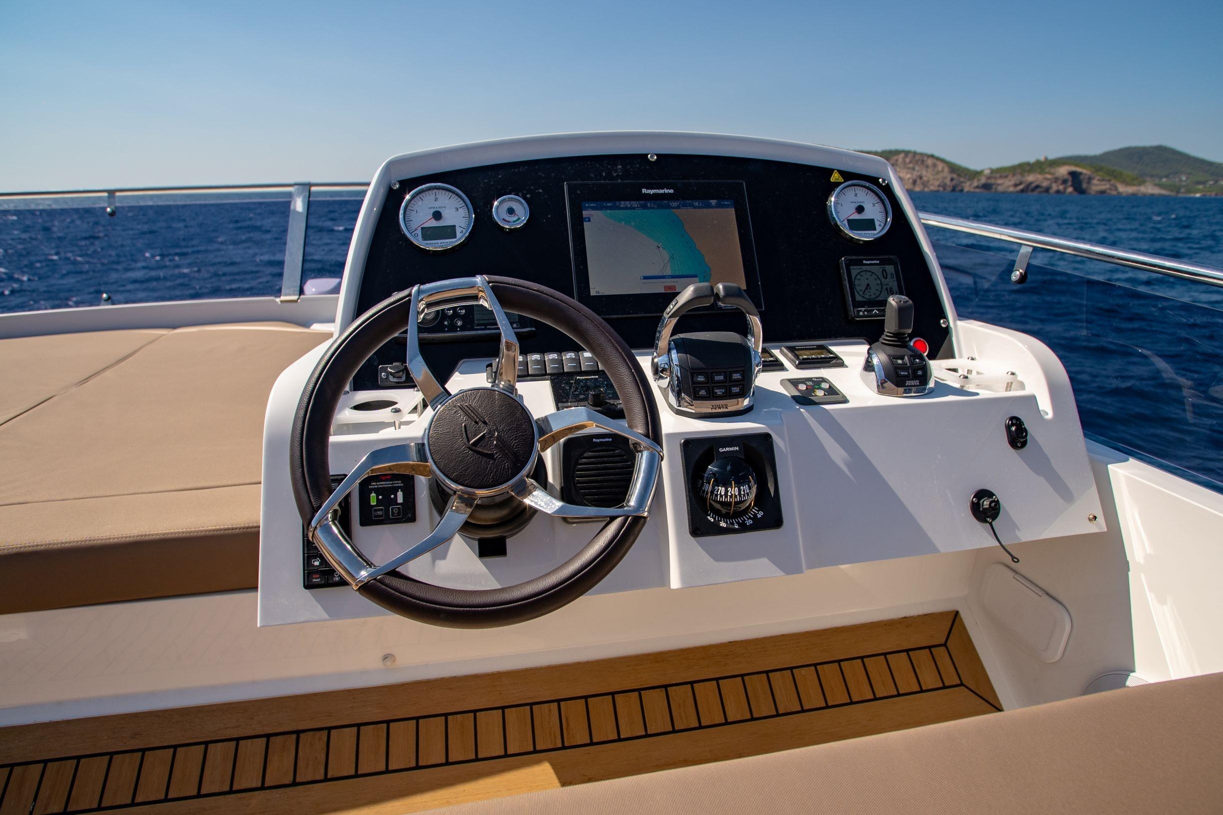 2022 Sealine F530