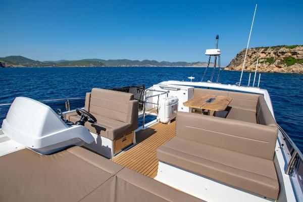 2022 Sealine F530