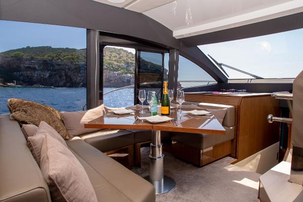 2022 Sealine F530