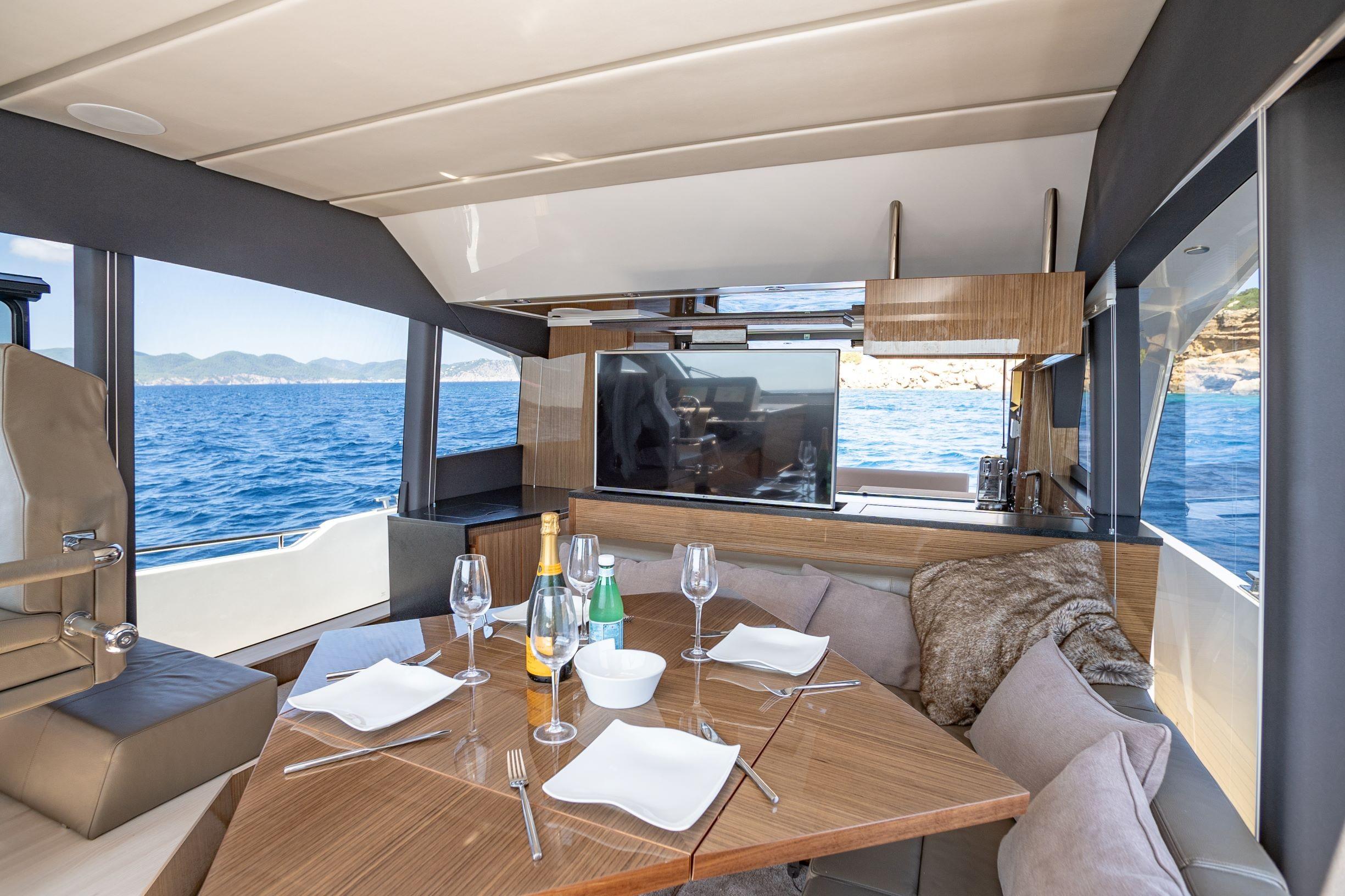 2022 Sealine F530