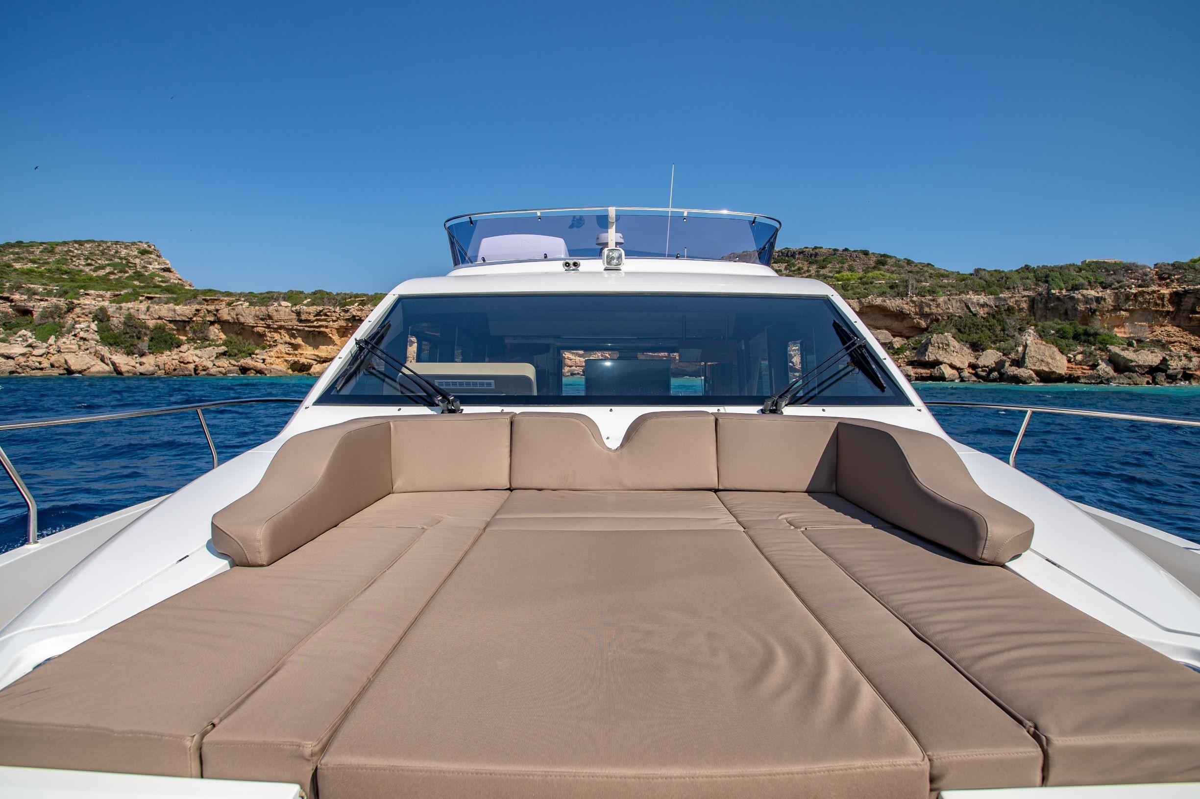 2022 Sealine F530