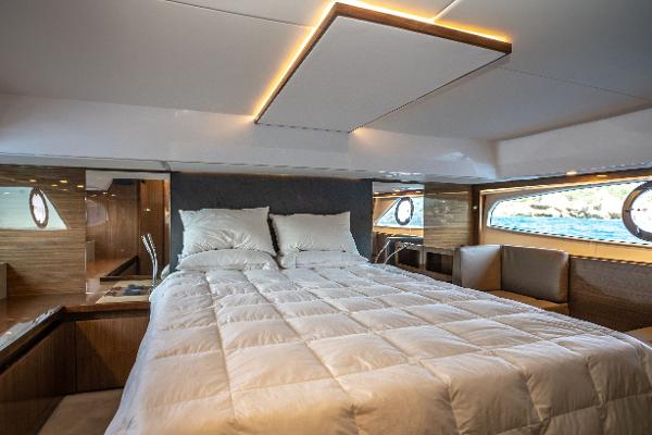 2022 Sealine F530
