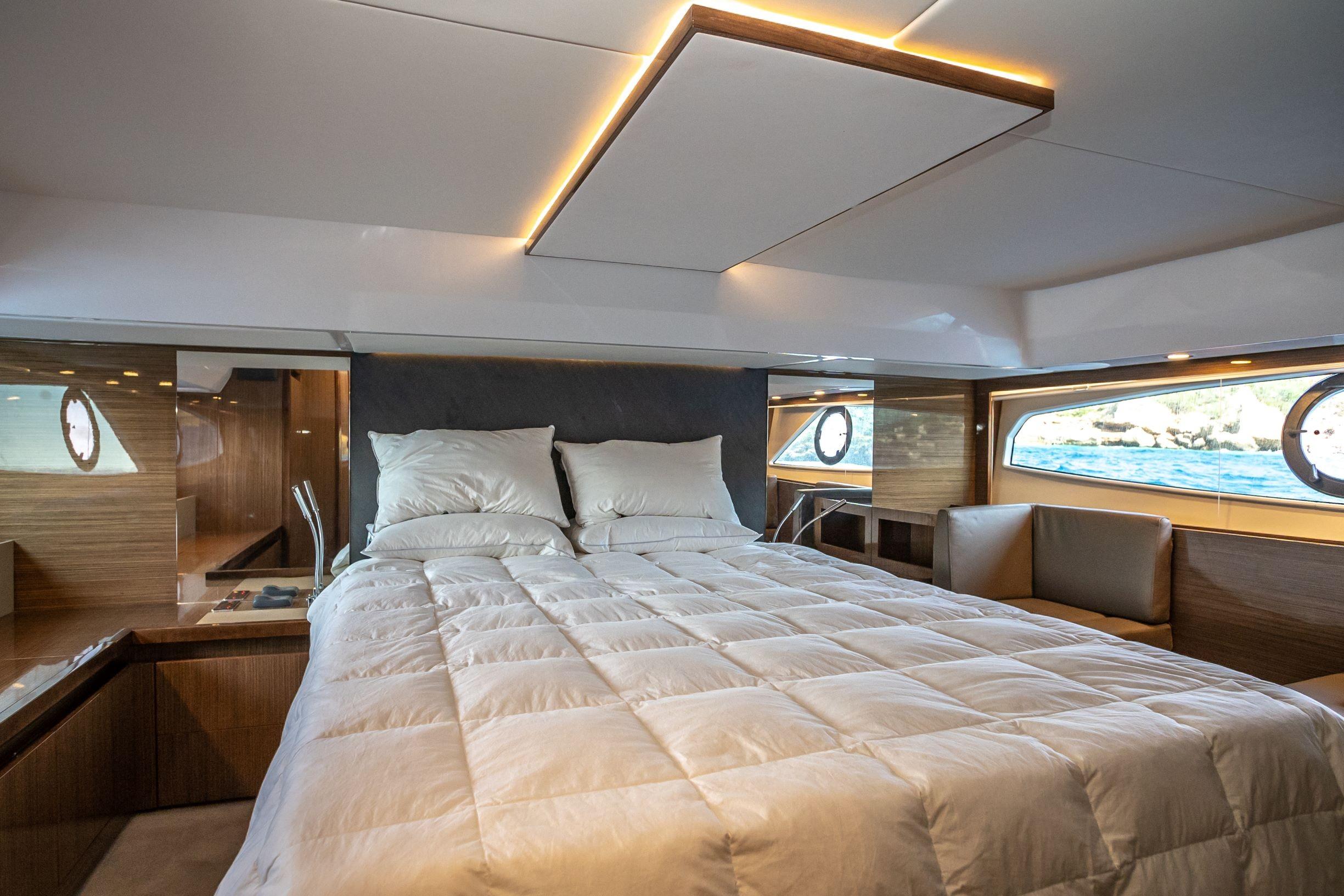 2022 Sealine F530