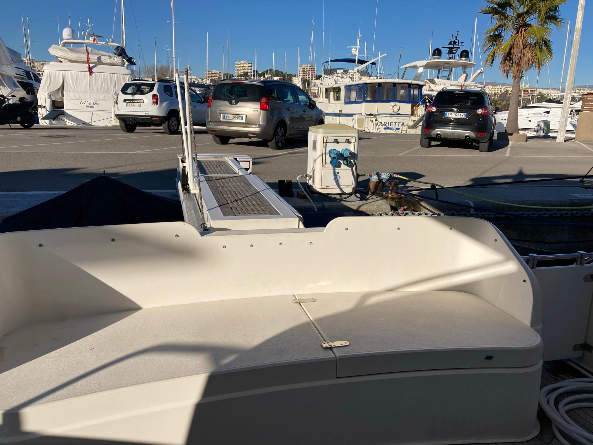 Fairline Squadron 58  Network Yacht Brokers Antibes