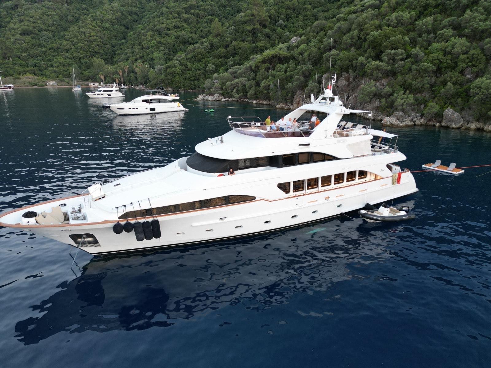 2000 benetti classic 115 viareggio for sale