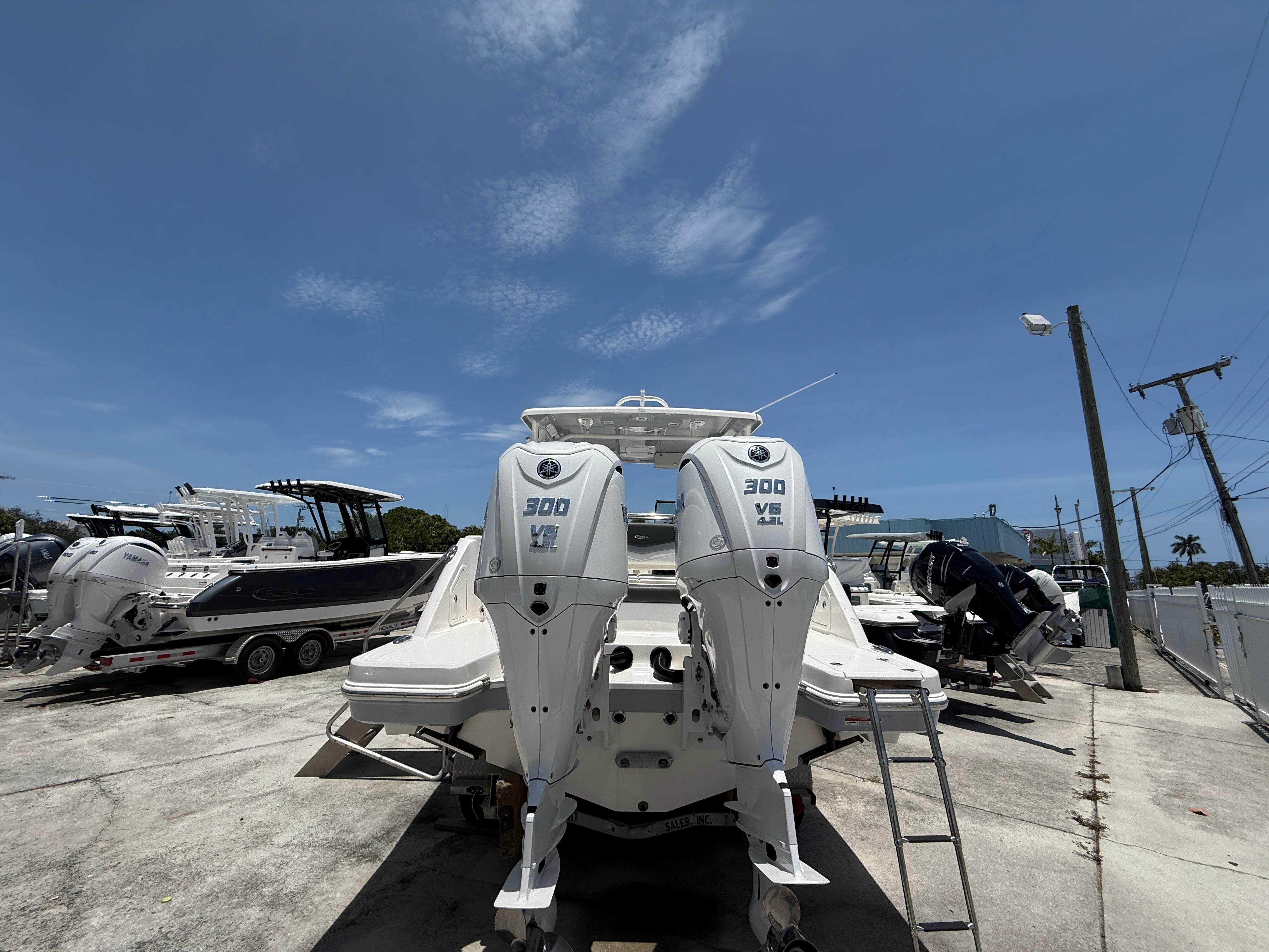 Robalo-R317 Dual Console 2024-317-125 FL-US-9771974 | Thumbnail