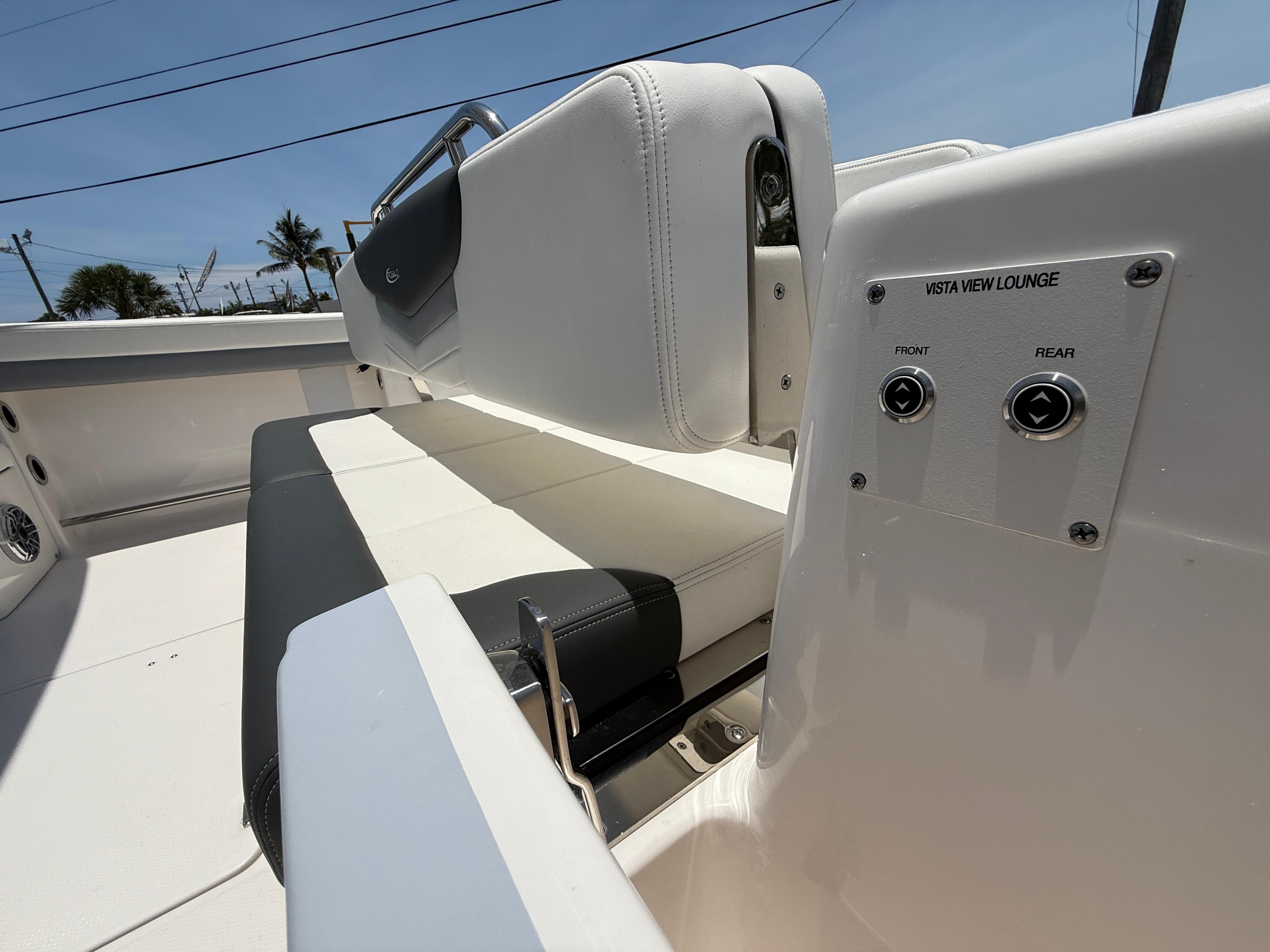 Robalo-R317 Dual Console 2024-317-125 FL-US-9771974 | Thumbnail
