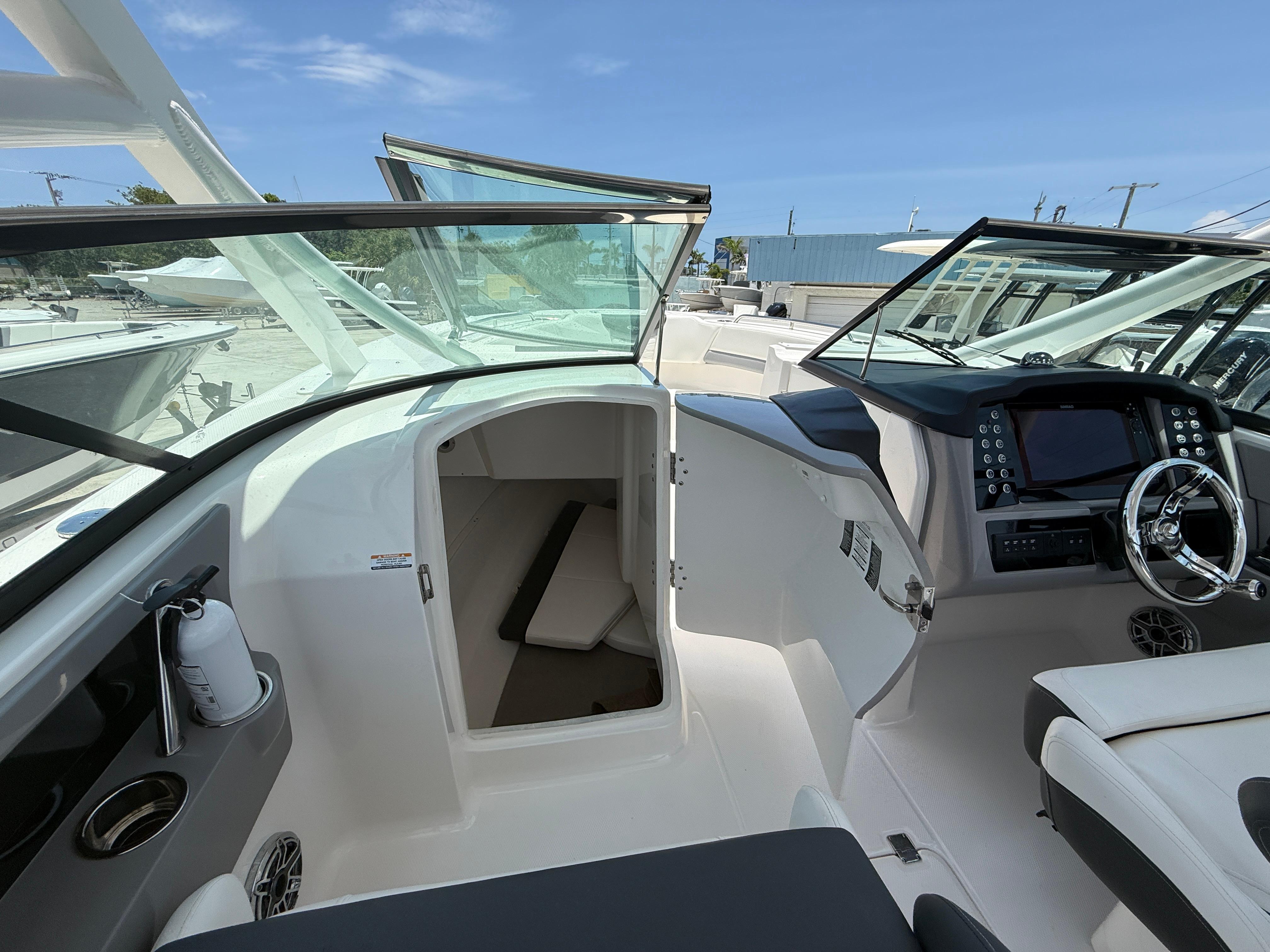 Robalo-R317 Dual Console 2024-317-125 FL-US-9771974 | Thumbnail