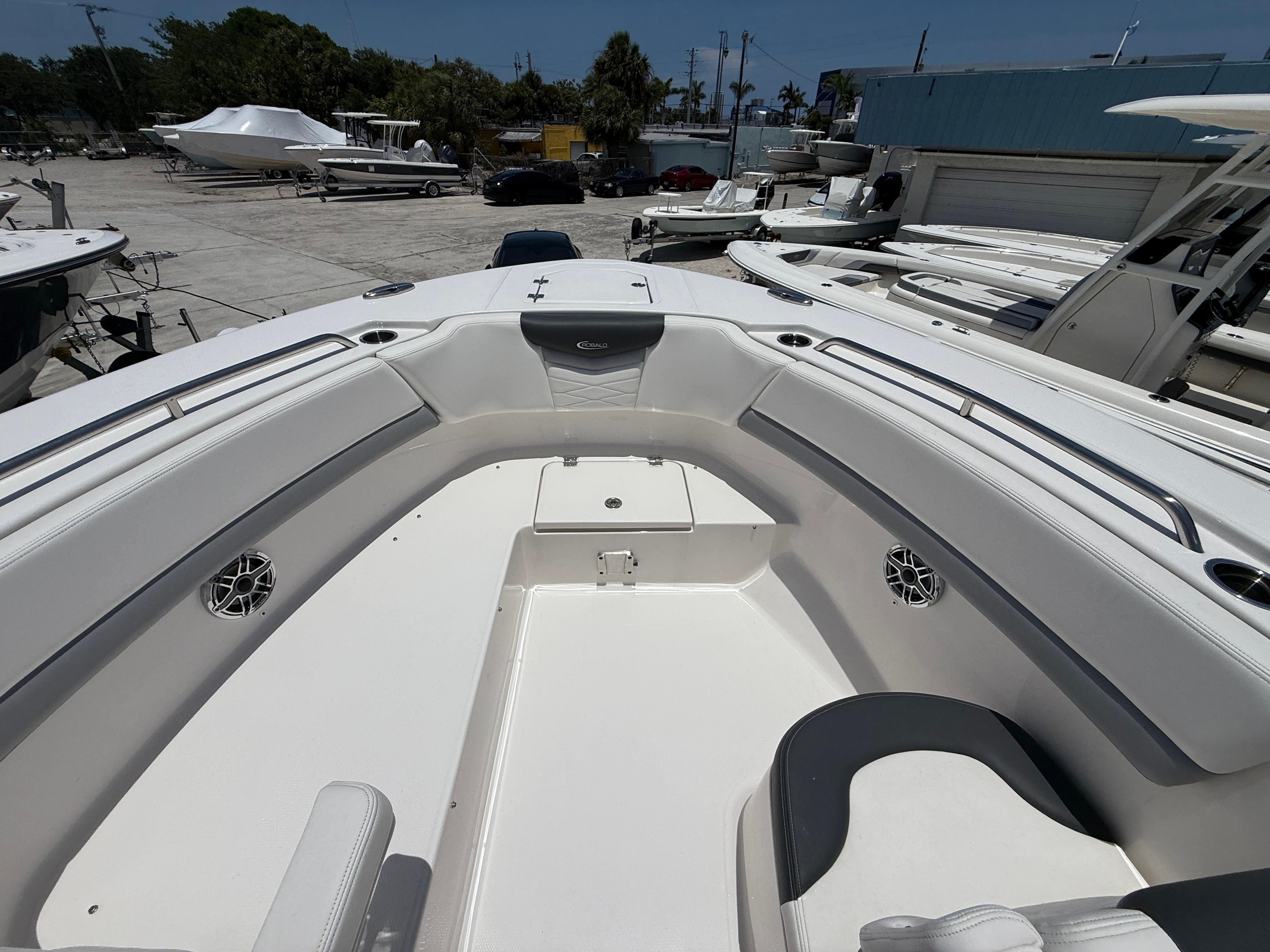 Robalo-R317 Dual Console 2024-317-125 FL-US-9771974 | Thumbnail