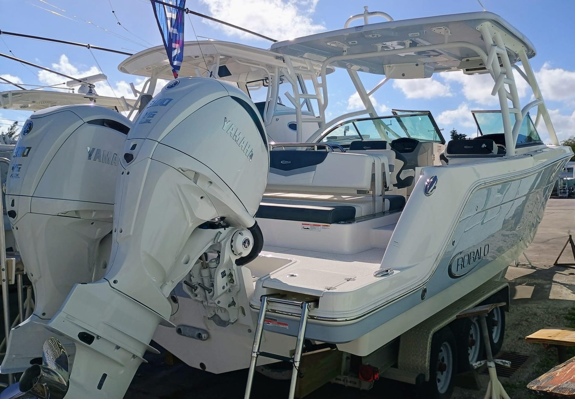 Robalo-R317 Dual Console 2024-317-125 FL-US-9771974 | Thumbnail
