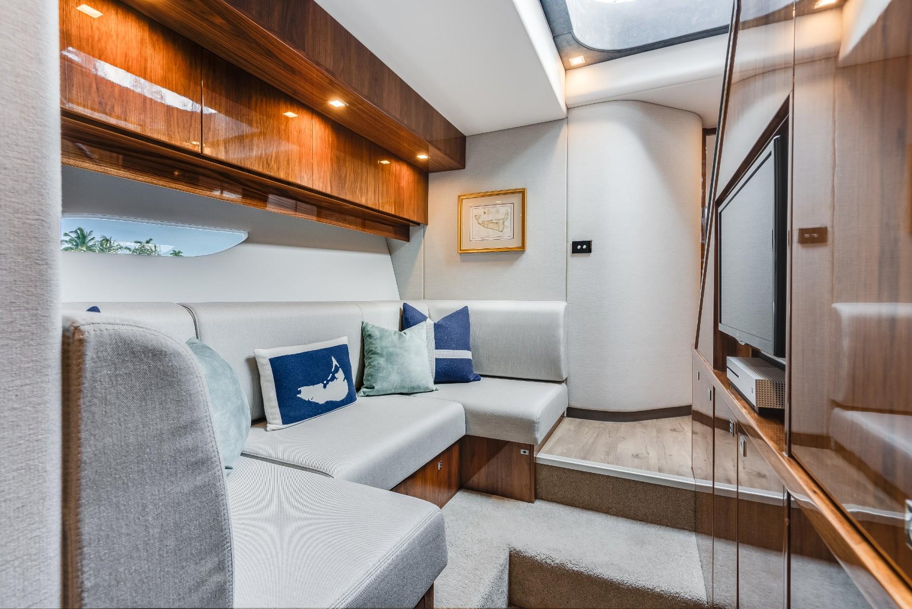 2021 Riviera 6000 Koalafied