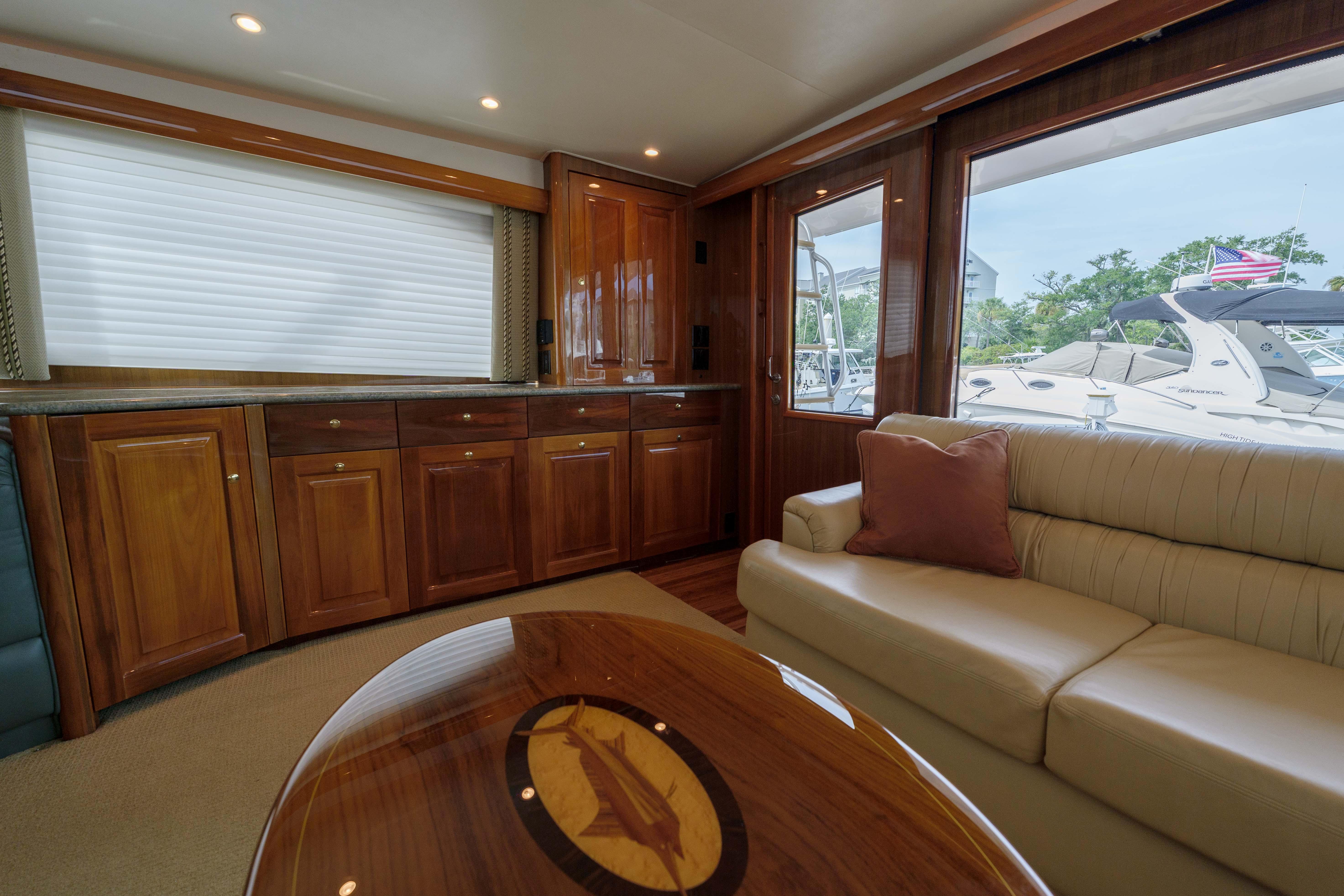 Viking 61 Thunderstruck - Interior Salon