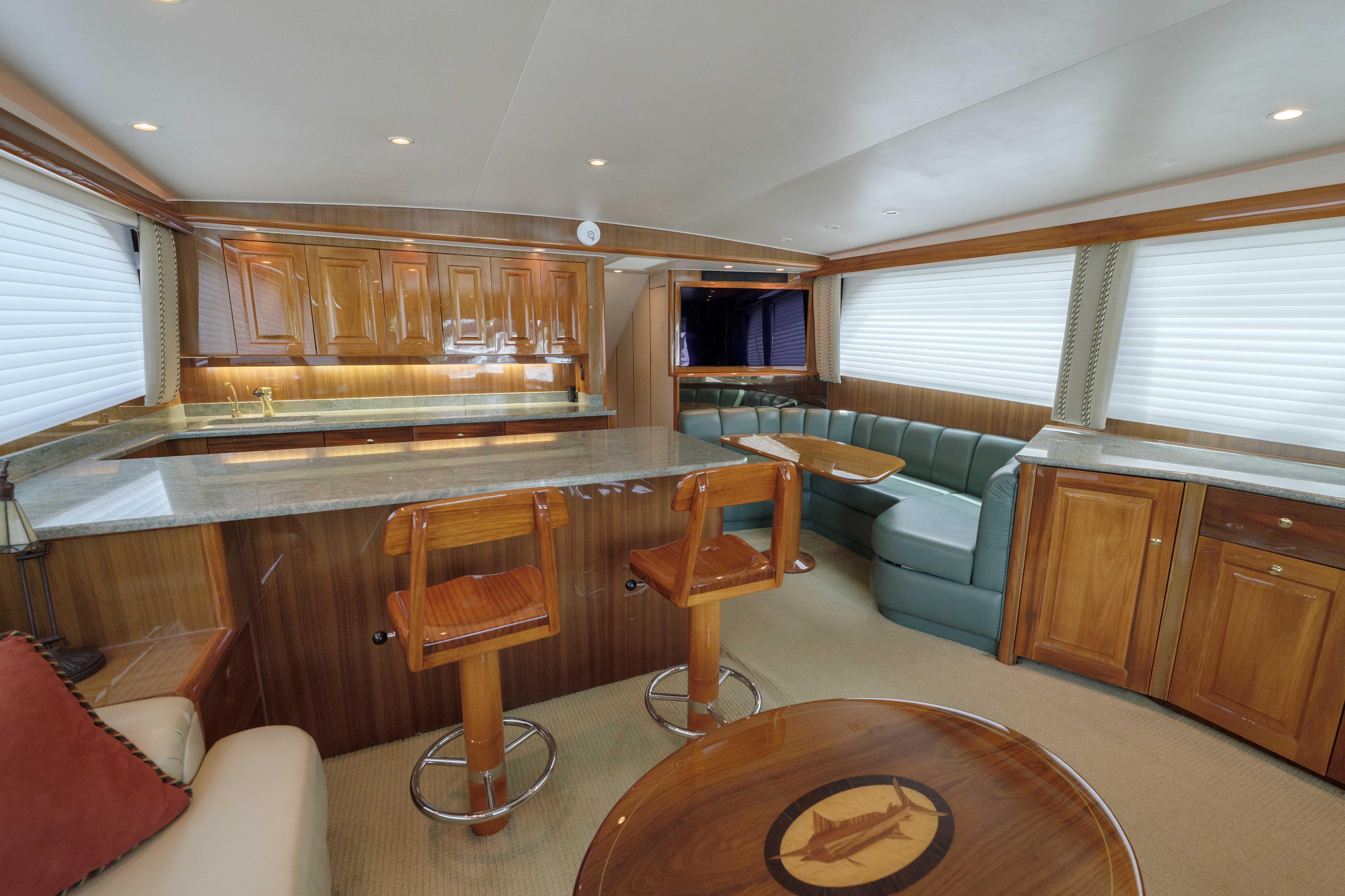 Viking 61 Thunderstruck - Interior Salon