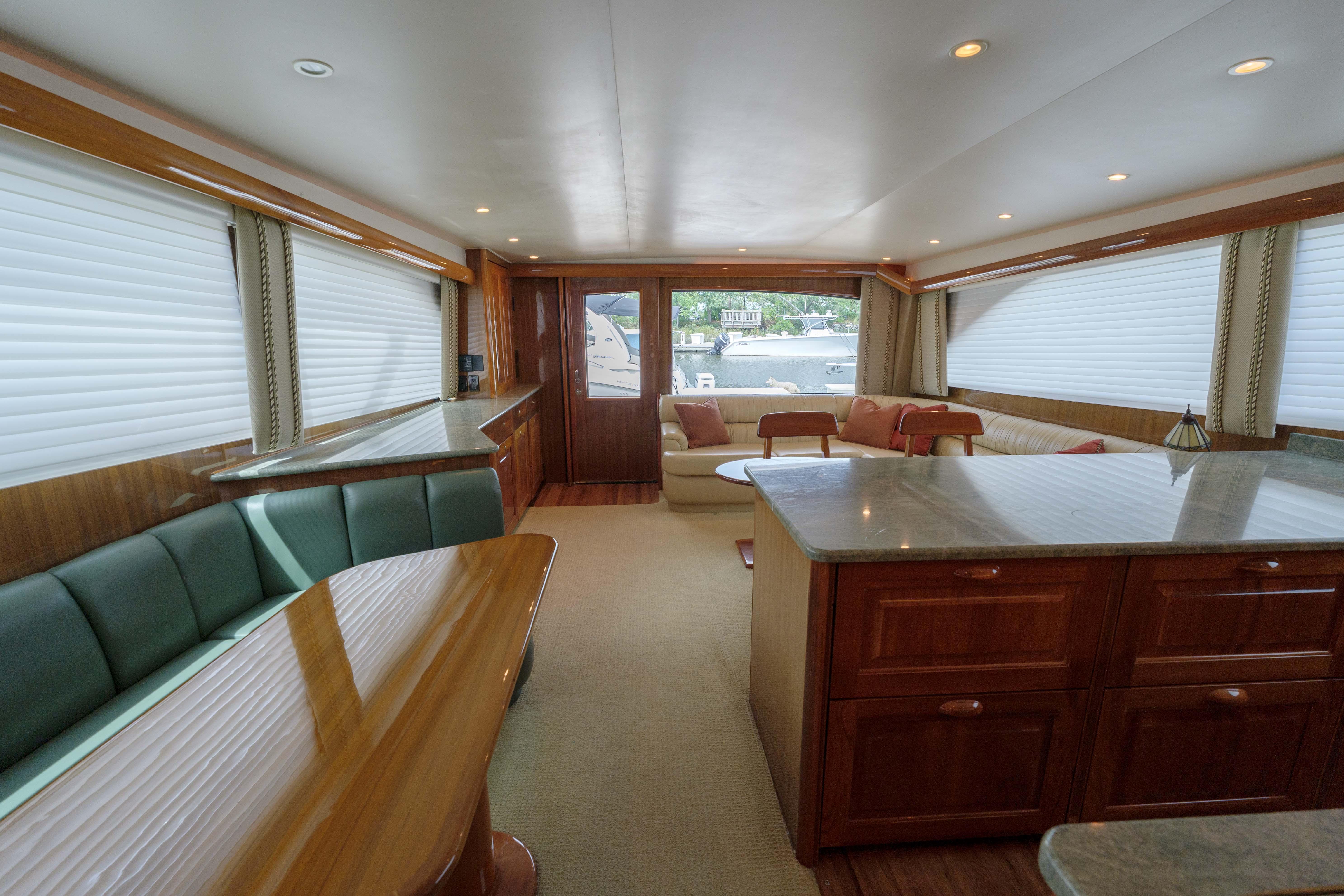 Viking 61 Thunderstruck - Interior Salon