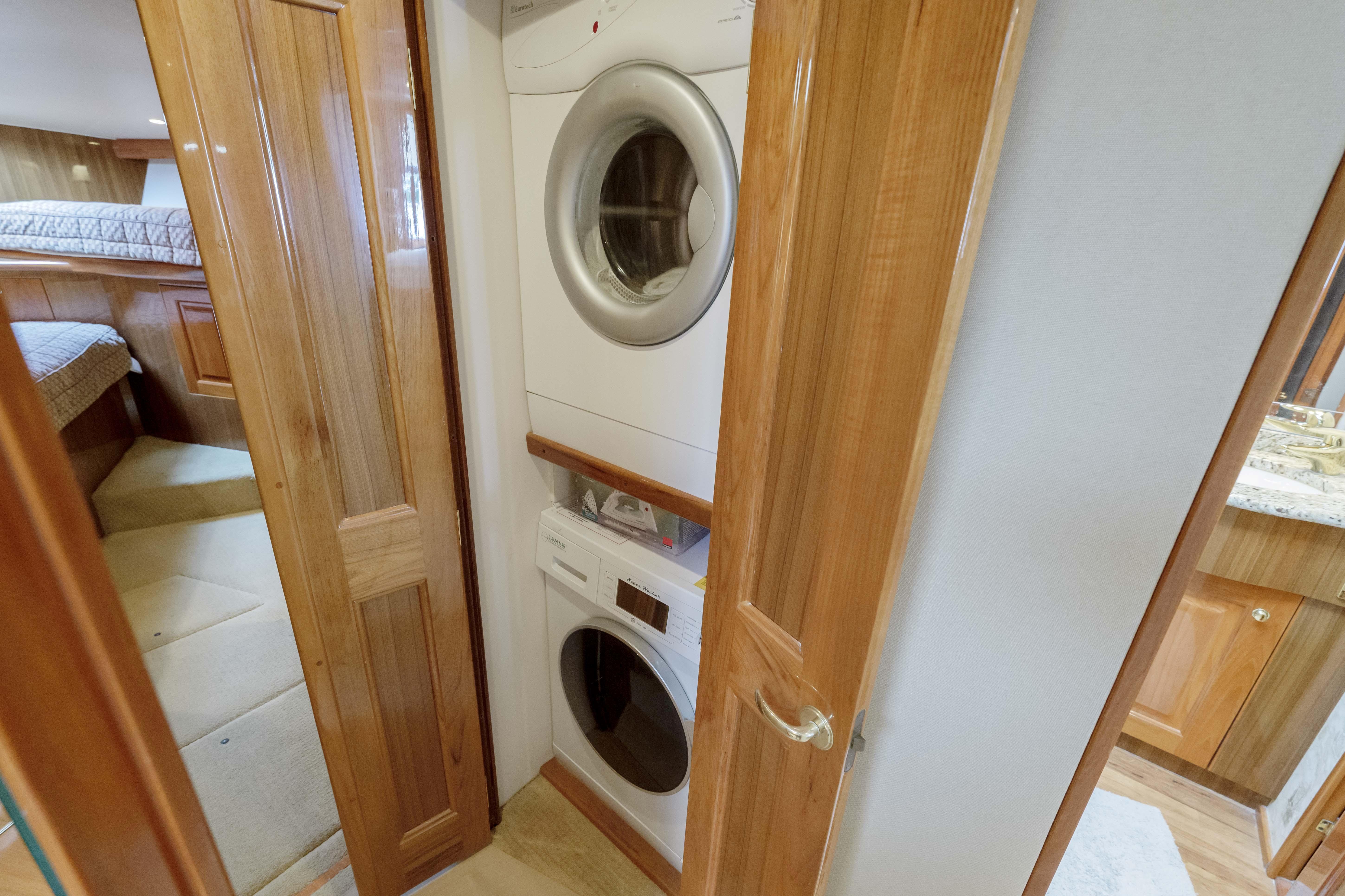 Viking 61 Thunderstruck - Interior Laundry