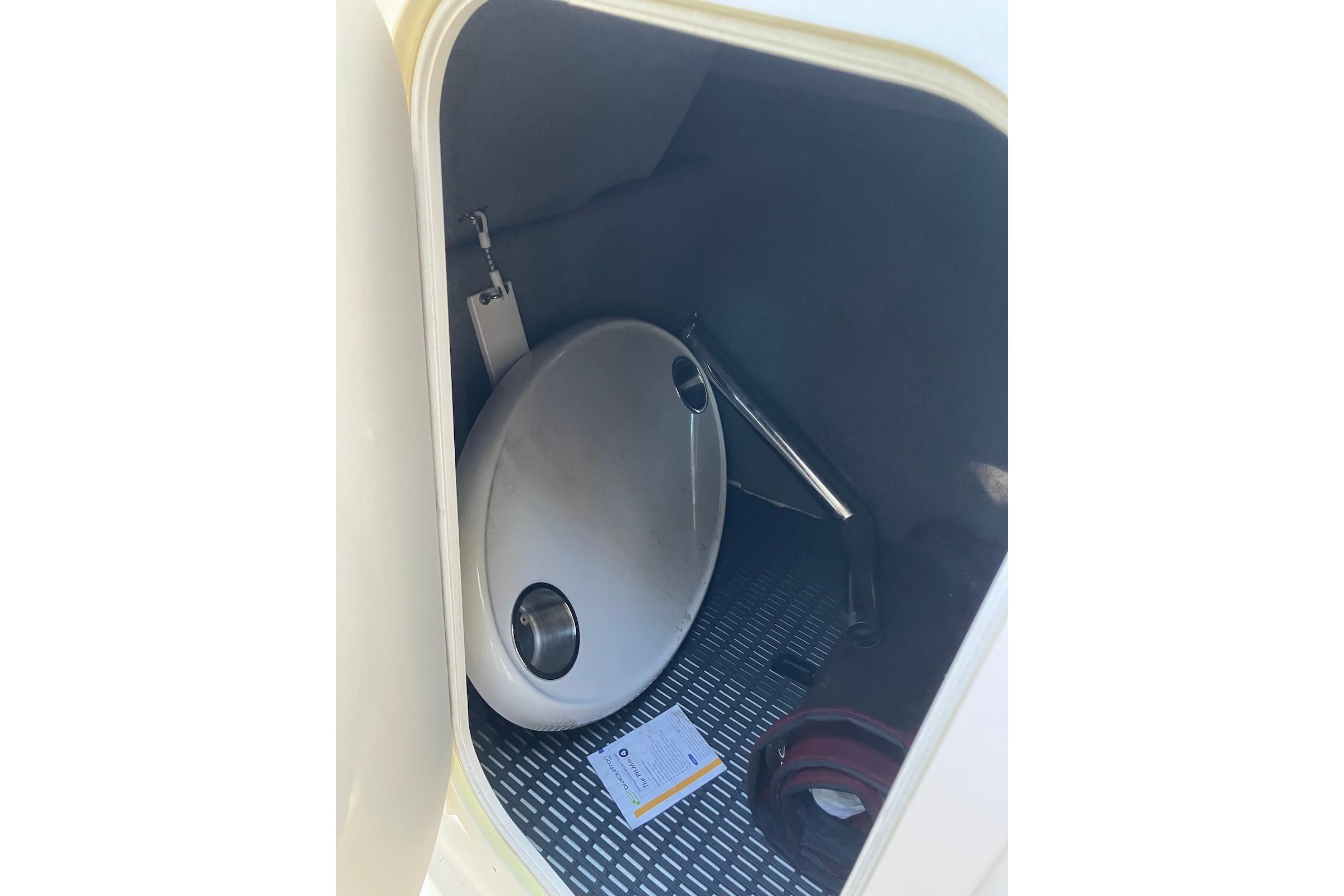 GA 10617 LR Knot 10 Yacht Sales GA 10617 LR Knot 10 Yacht Sales