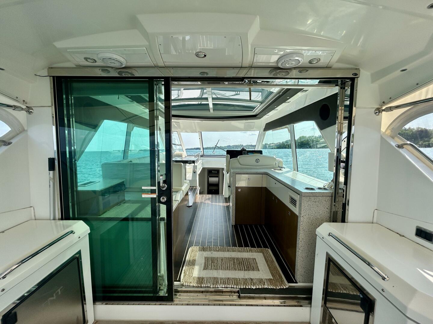 2011-cruisers-yachts-48-cantius-power-9750201-20250610141640356-1_XLARGE