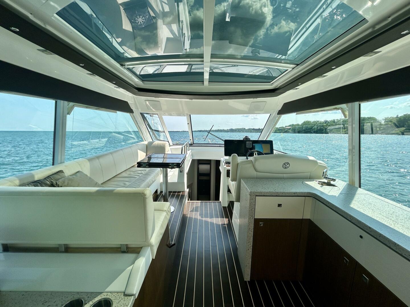 2011-cruisers-yachts-48-cantius-power-9750201-20250610141645387-1_XLARGE