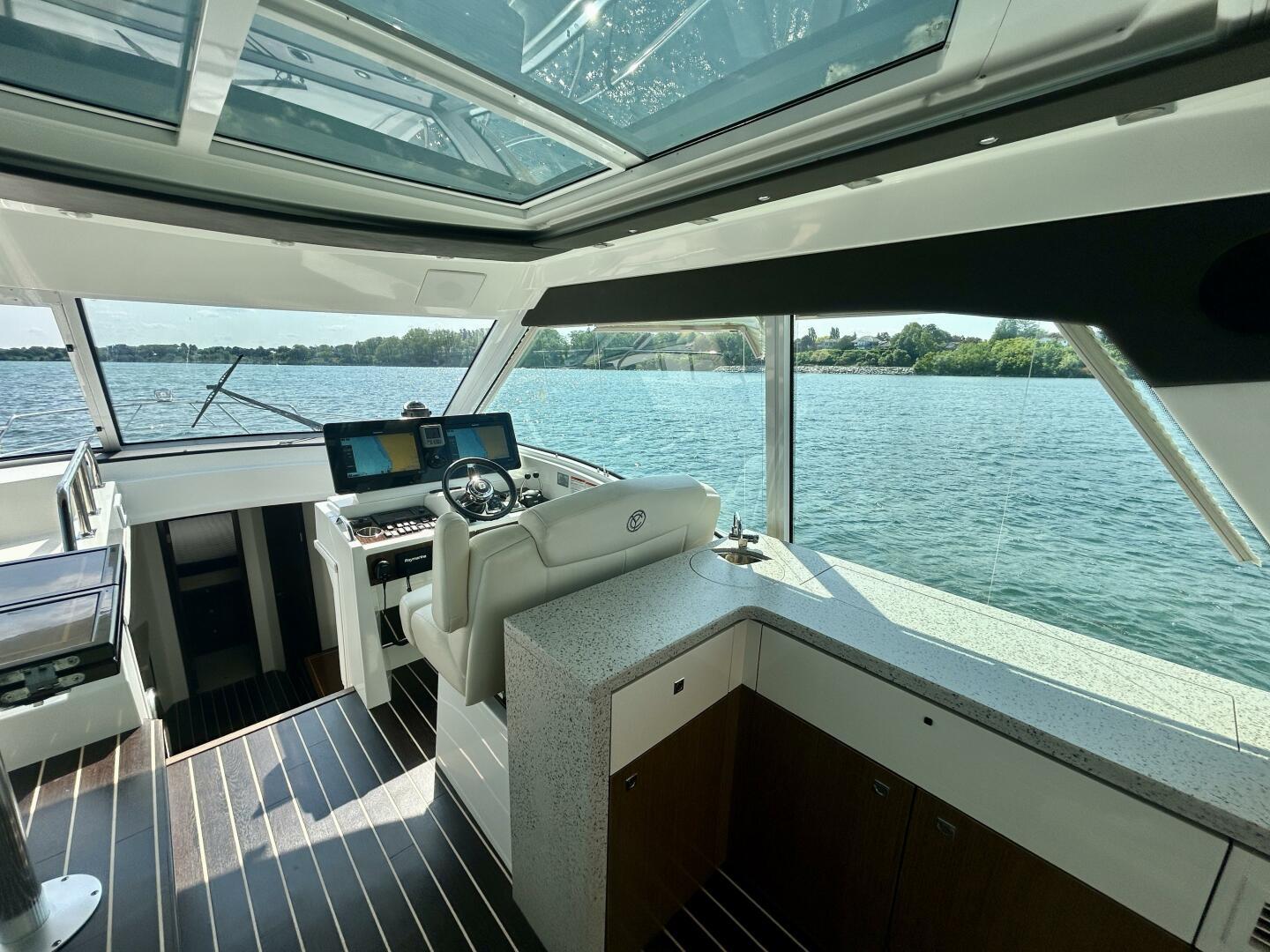 2011-cruisers-yachts-48-cantius-power-9750201-20250610141649434-1_XLARGE