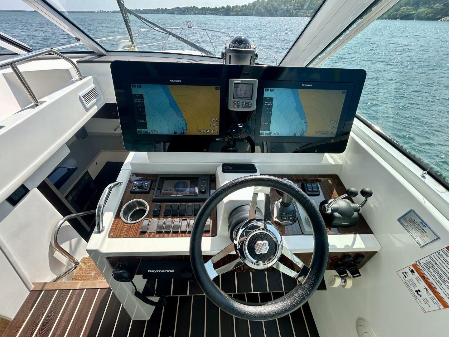 2011-cruisers-yachts-48-cantius-power-9750201-20250610141654458-1_XLARGE