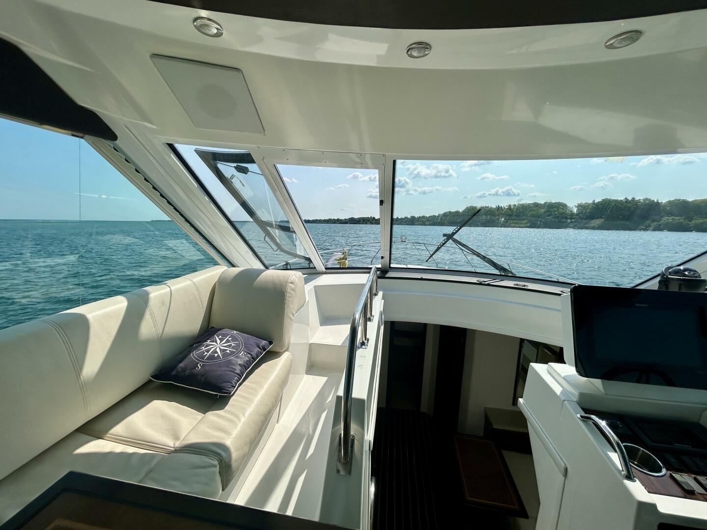 2011-cruisers-yachts-48-cantius-power-9750201-20250610141702407-1_XLARGE