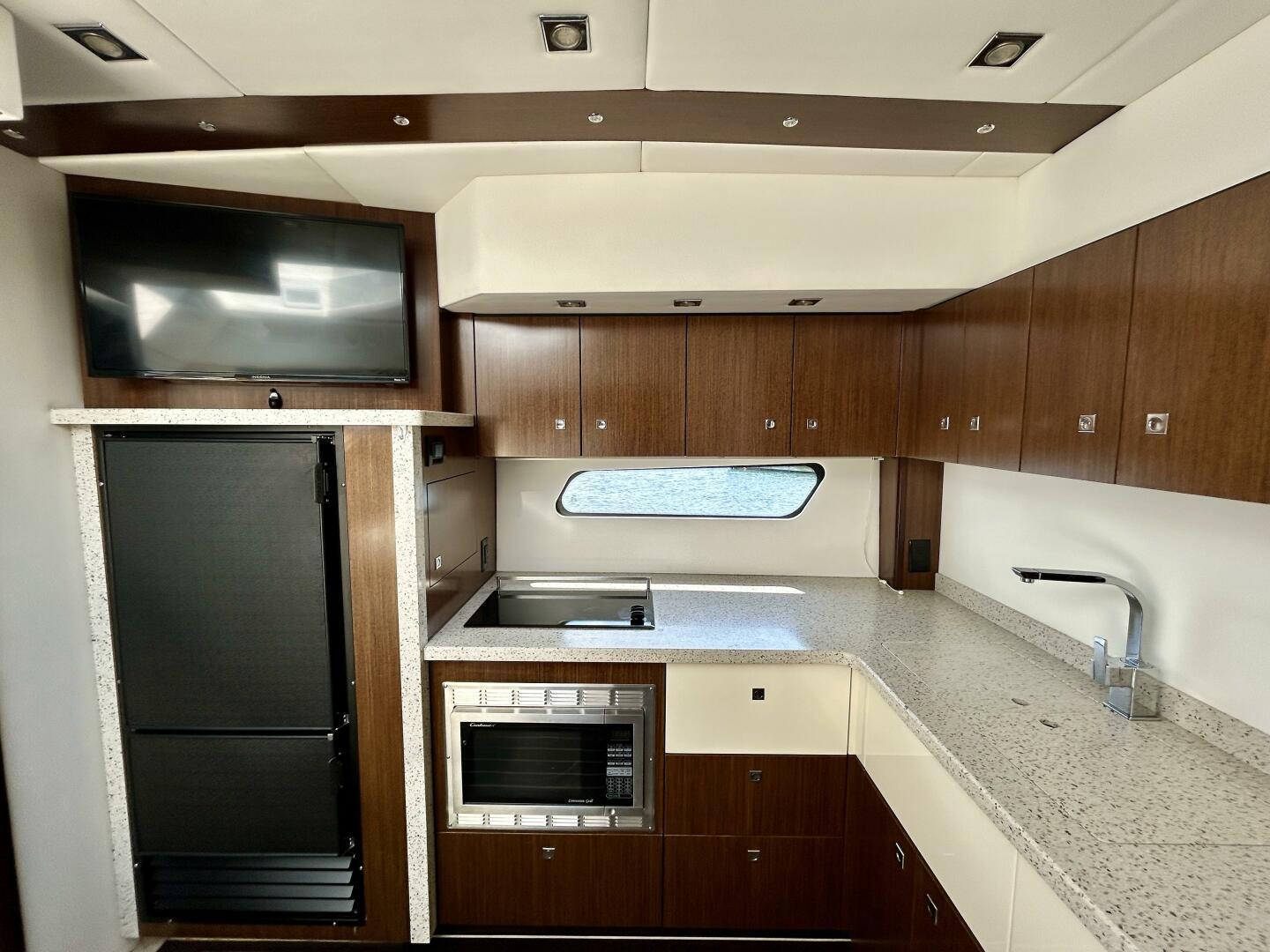 2011-cruisers-yachts-48-cantius-power-9750201-20250610141733804-1_XLARGE