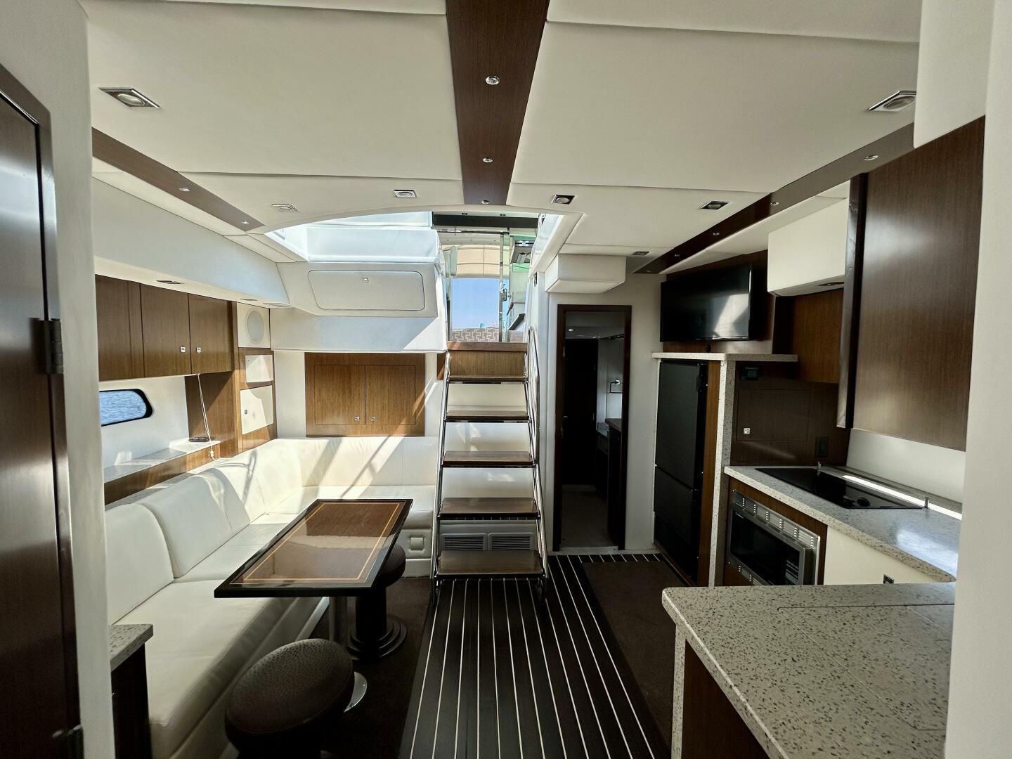 2011-cruisers-yachts-48-cantius-power-9750201-20250610141742874-1_XLARGE