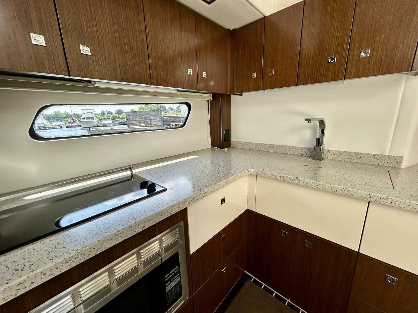 2011-cruisers-yachts-48-cantius-power-9750201-20250610141757985-1_XLARGE