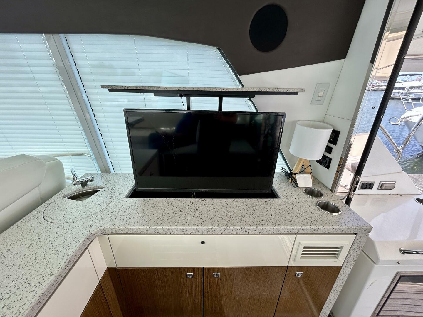 2011-cruisers-yachts-48-cantius-power-9750201-20250610141806081-1_XLARGE