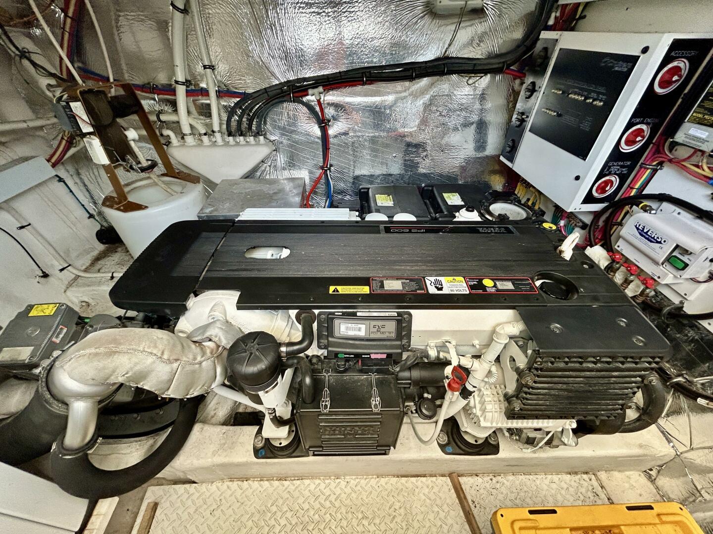 2011-cruisers-yachts-48-cantius-power-9750201-20250610141813184-1_XLARGE