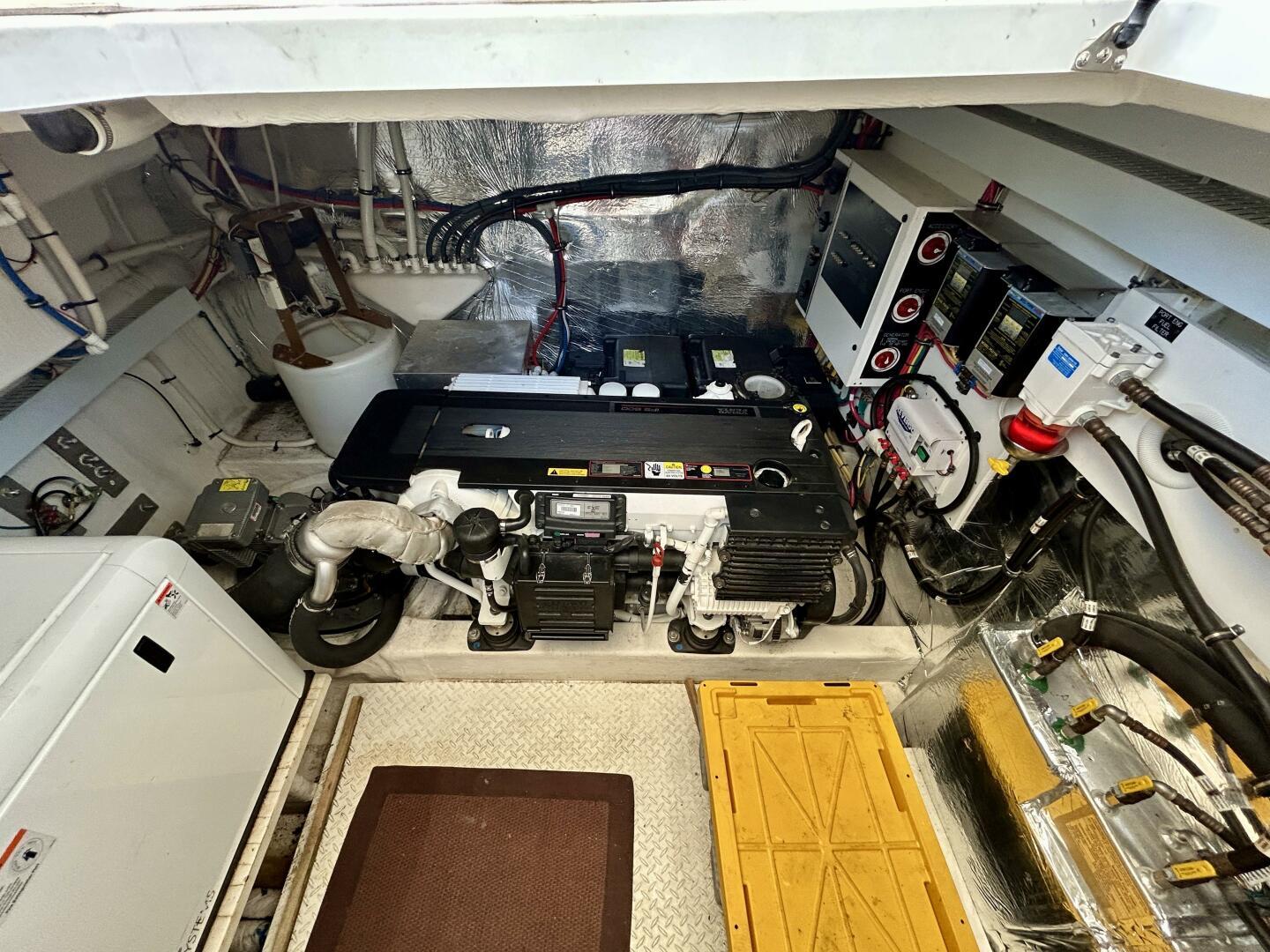 2011-cruisers-yachts-48-cantius-power-9750201-20250610141827156-1_XLARGE