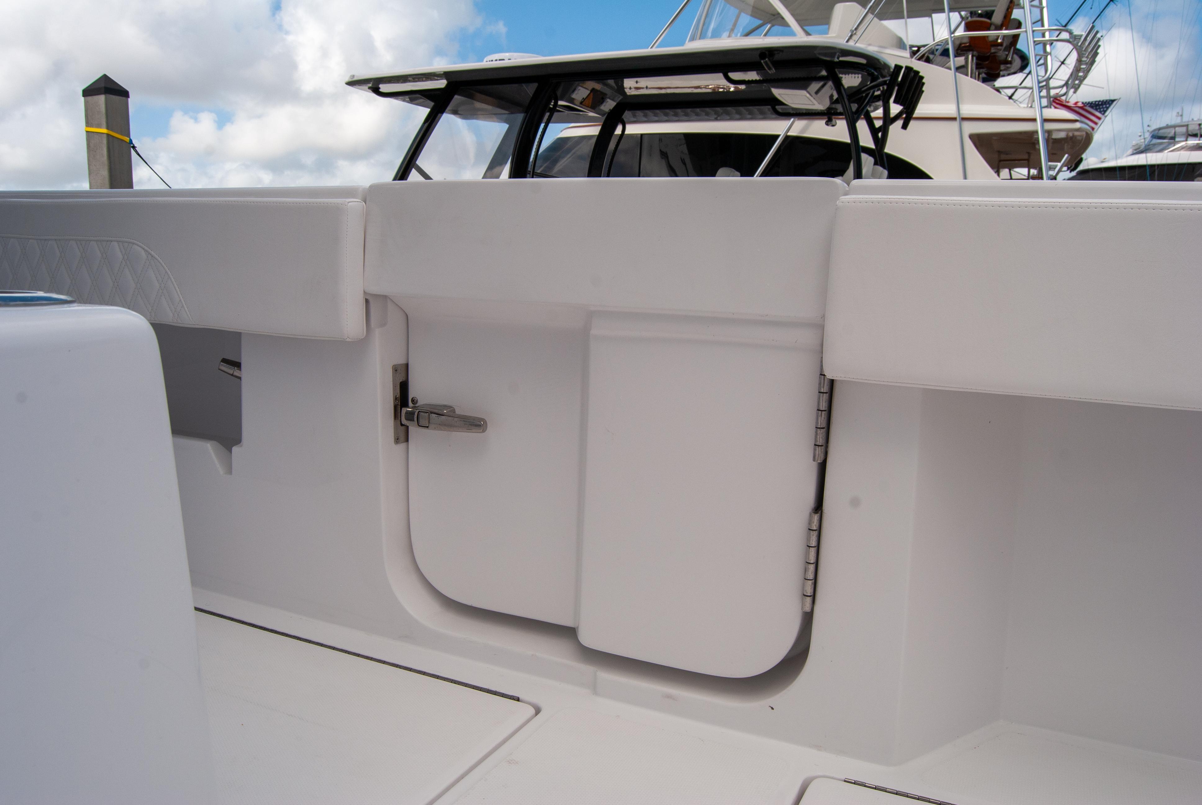 2025-front-runner-43-catamaran-power-9710201-20250310102541114-1_XLARGE