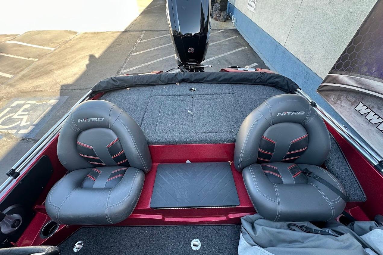 2024 Nitro Z17 boat interior with dual gray seats and red accents.