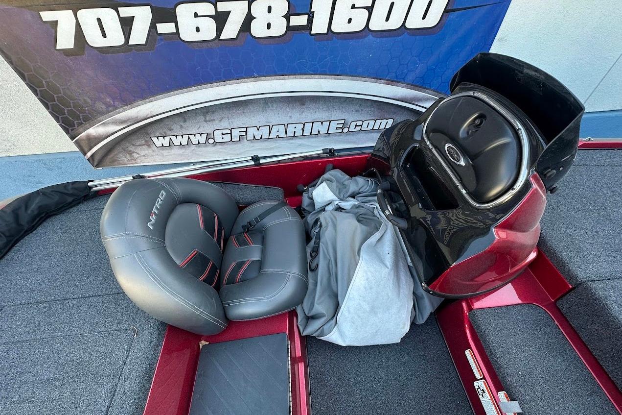 2024 Nitro Z17 boat interior with gray seats and red accents.