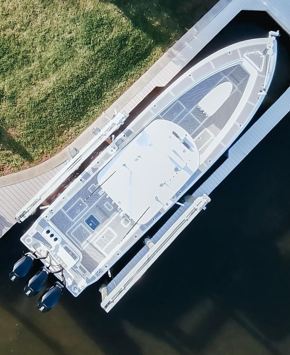 2016 Contender 39 ST - Image 11
