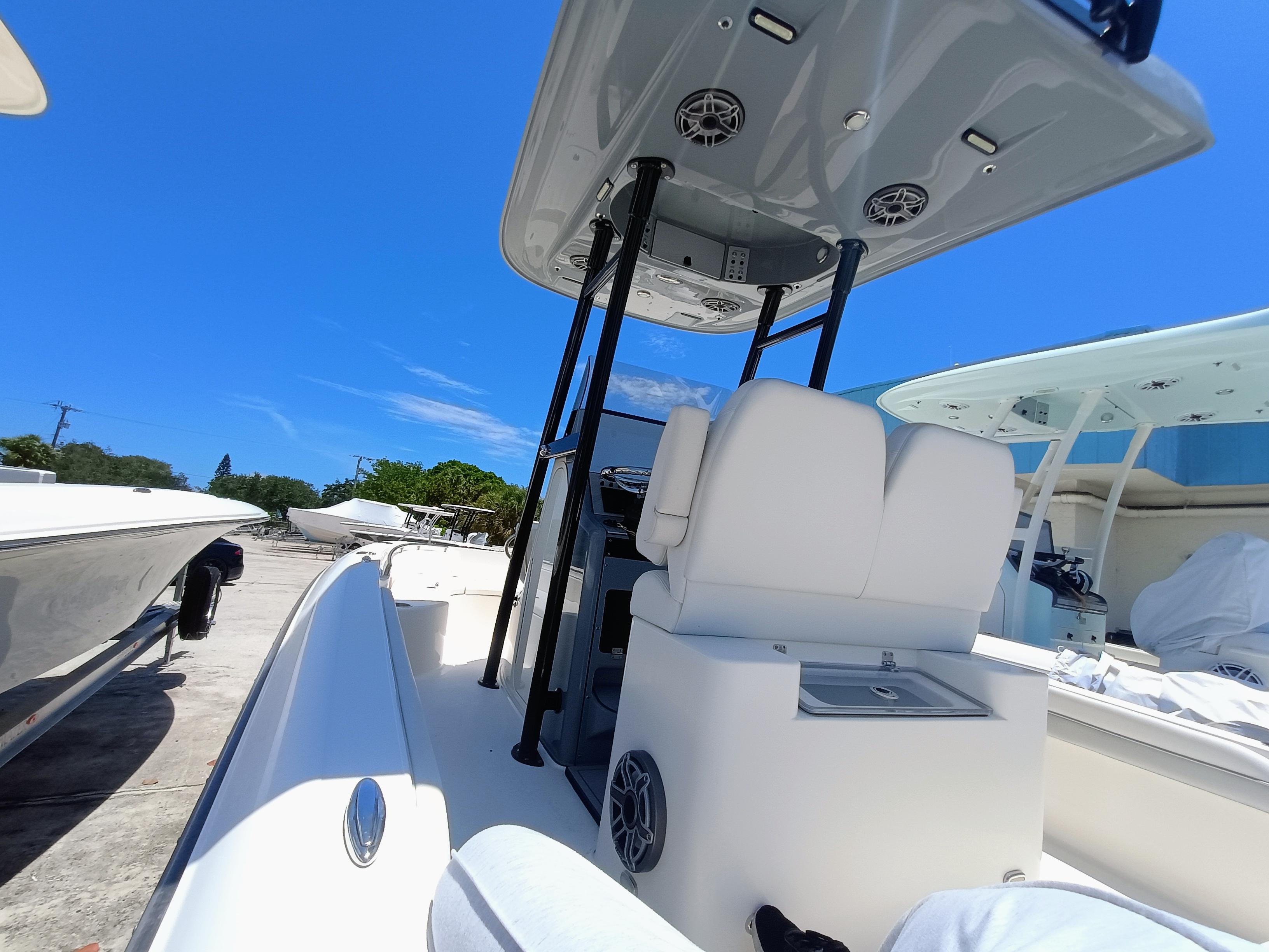 2023-shearwater-250-carolina-ss-power-9780219-20250527100059089-1_XLARGE