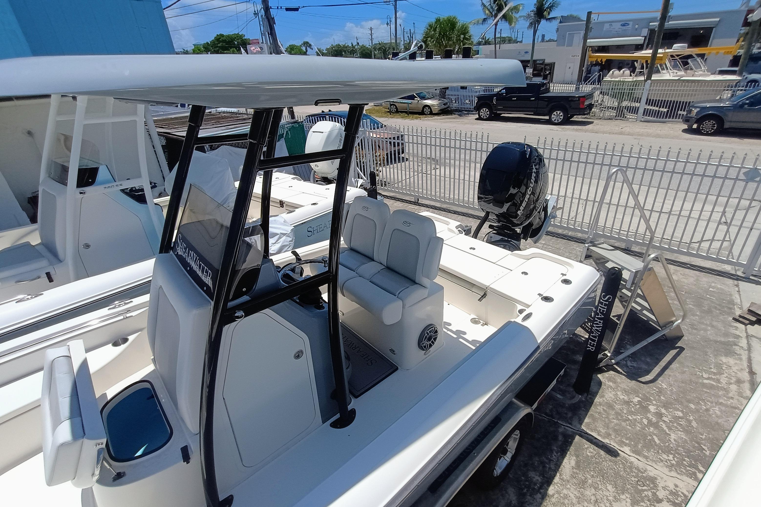 2023-shearwater-250-carolina-ss-power-9780219-20250527100357640-1_XLARGE