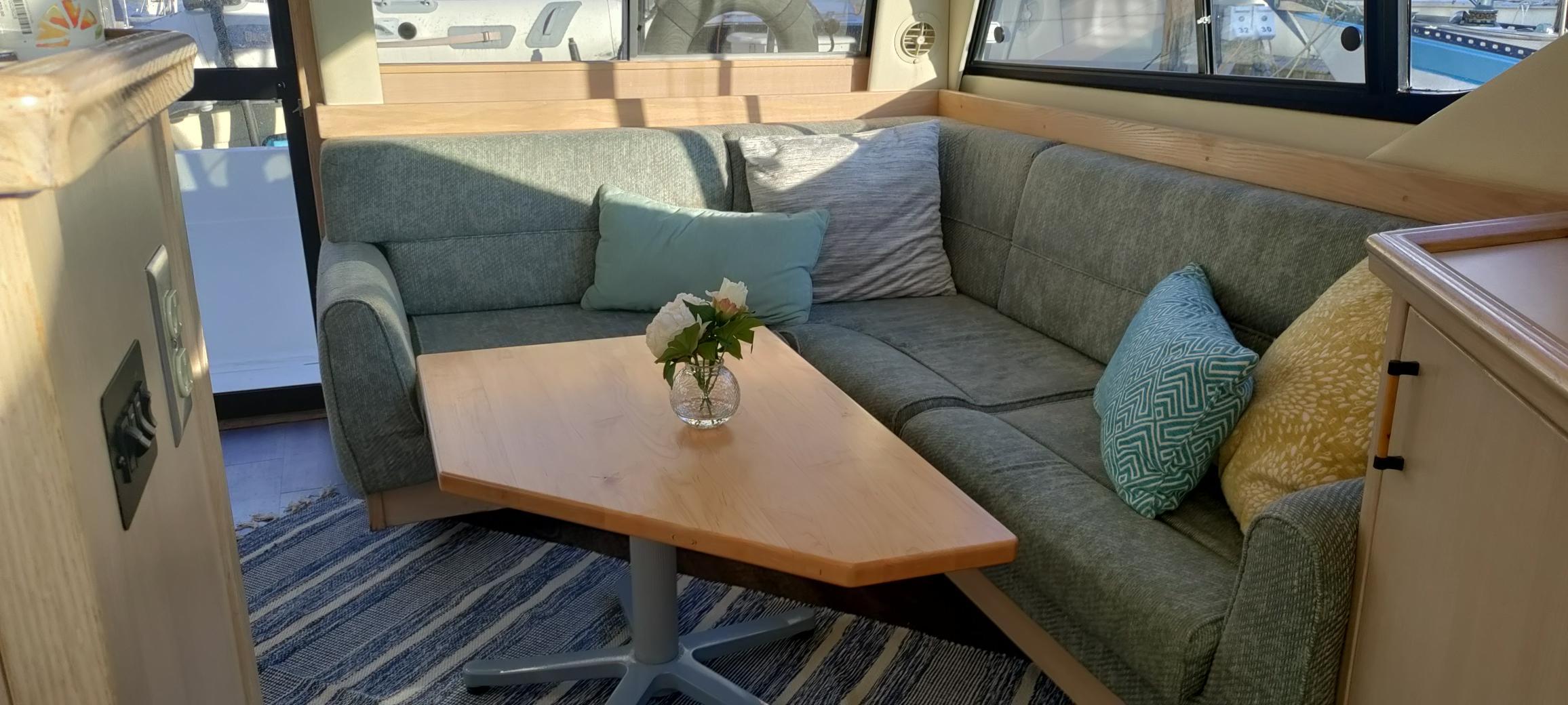1995 Bayliner 3988 Motoryacht #TBBJ2A08 inventory image at Sun Country Marine Group, Seattle, WA 1995 Bayliner 3988 Motoryacht #TBBJ2A08 inventory image at Sun Country Marine Group, Seattle, WA