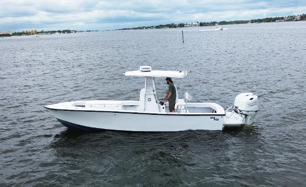25' SeaVee 25 Center Console - RESTORED AND REPOWERED