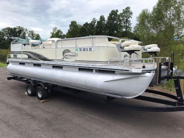 2000 Lowe boat for sale, model of the boat is 220 & Image # 3 of 8