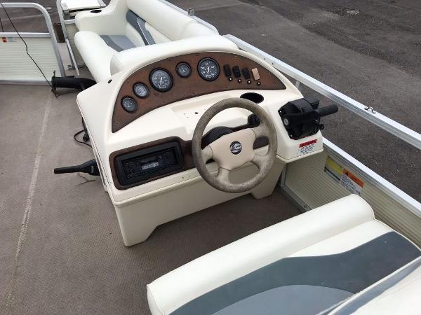 2000 Lowe boat for sale, model of the boat is 220 & Image # 6 of 8