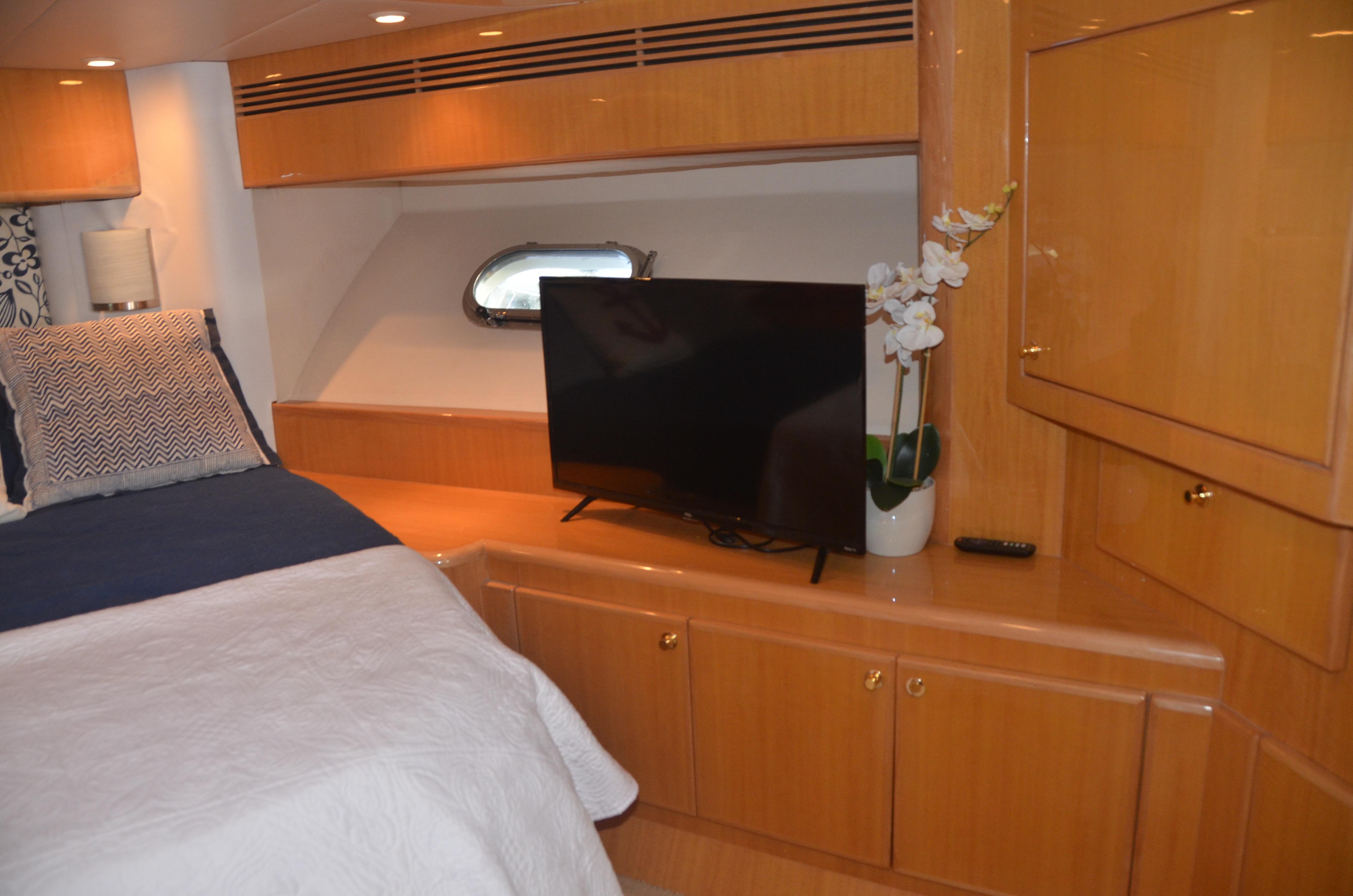 McKinna 58 Docktales-VIP Stateroom