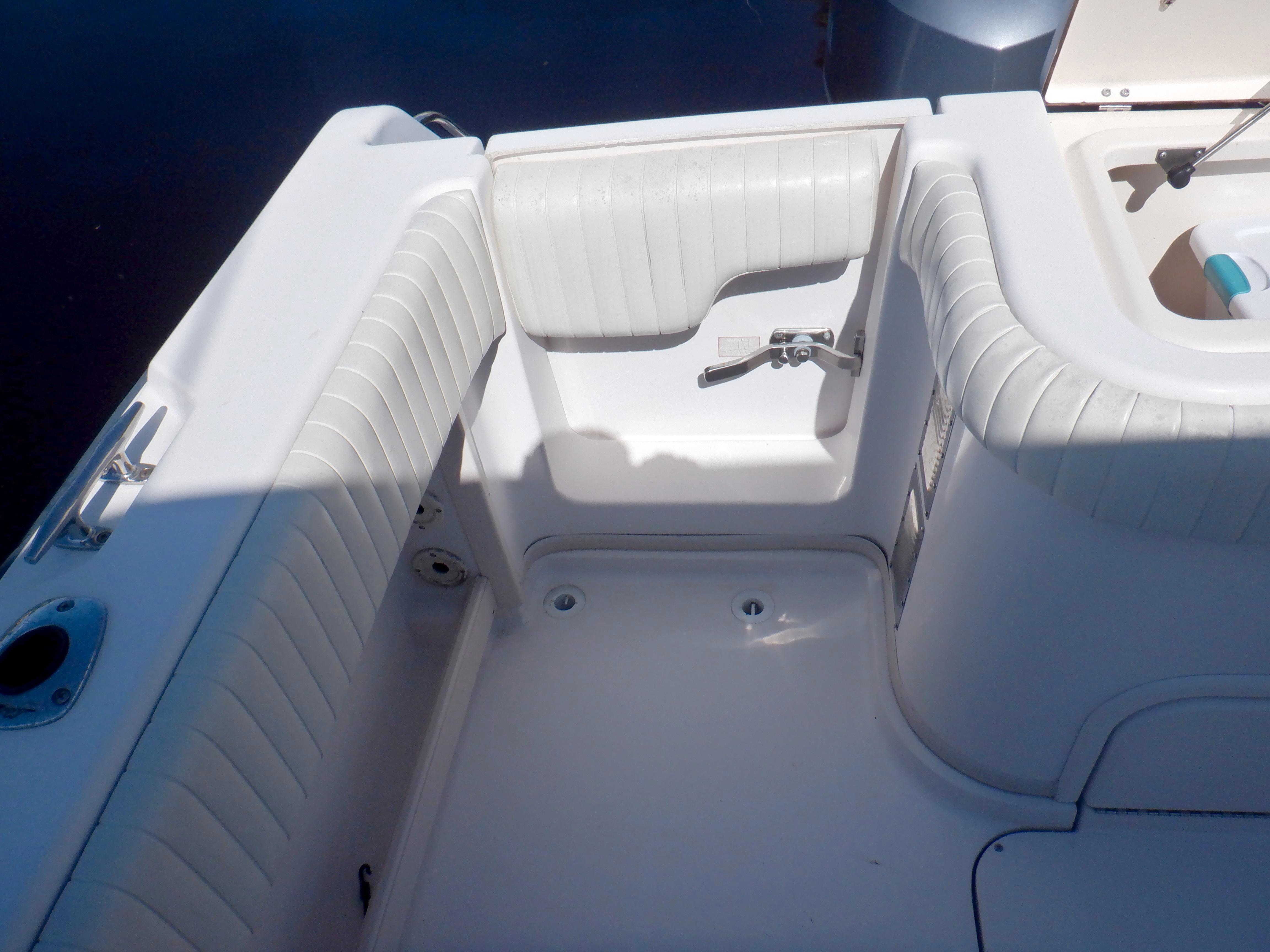 2001-grady-white-express-330-power-9680232-20250312070409737-1_XLARGE