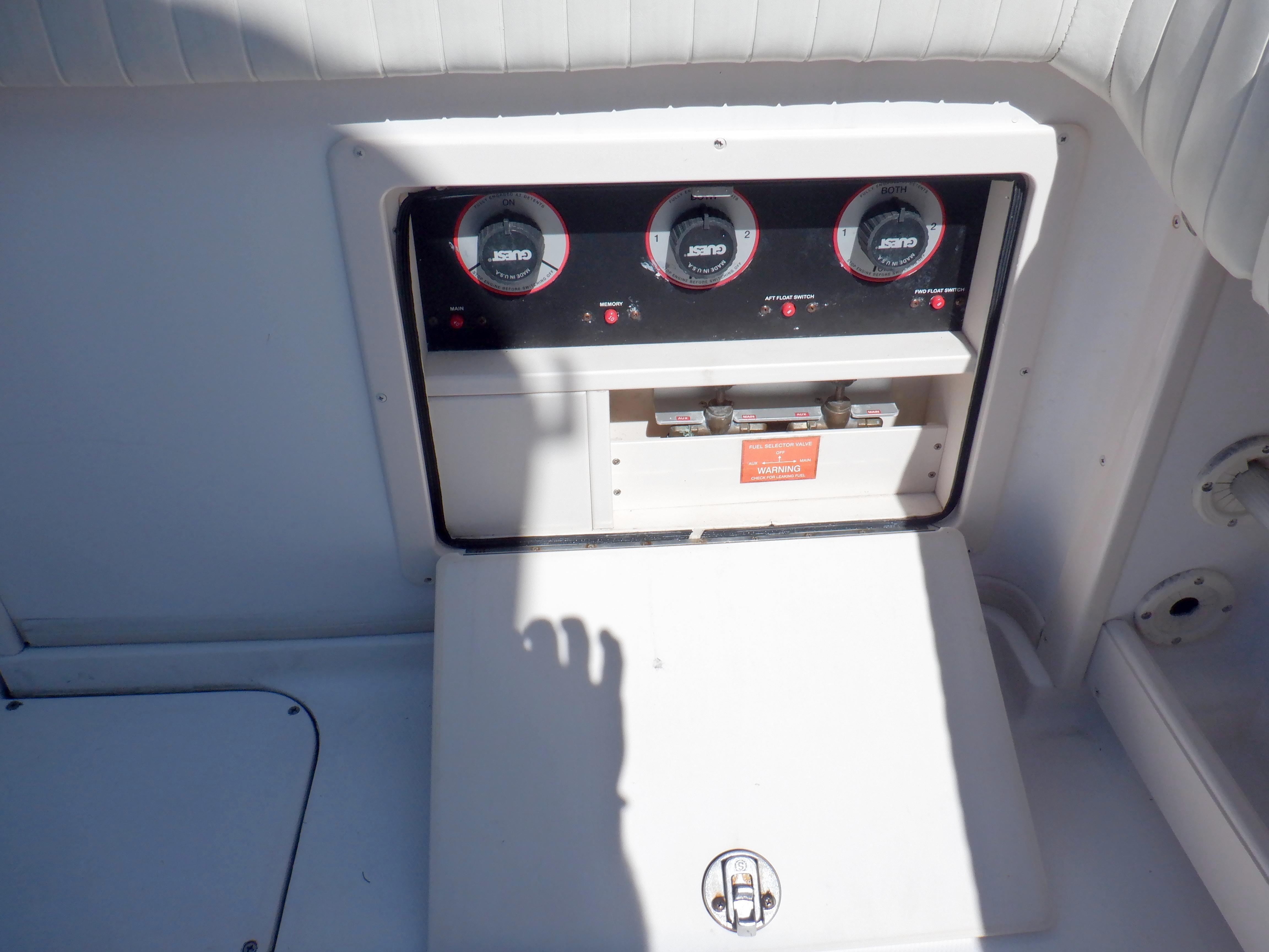 2001-grady-white-express-330-power-9680232-20250312070441342-1_XLARGE